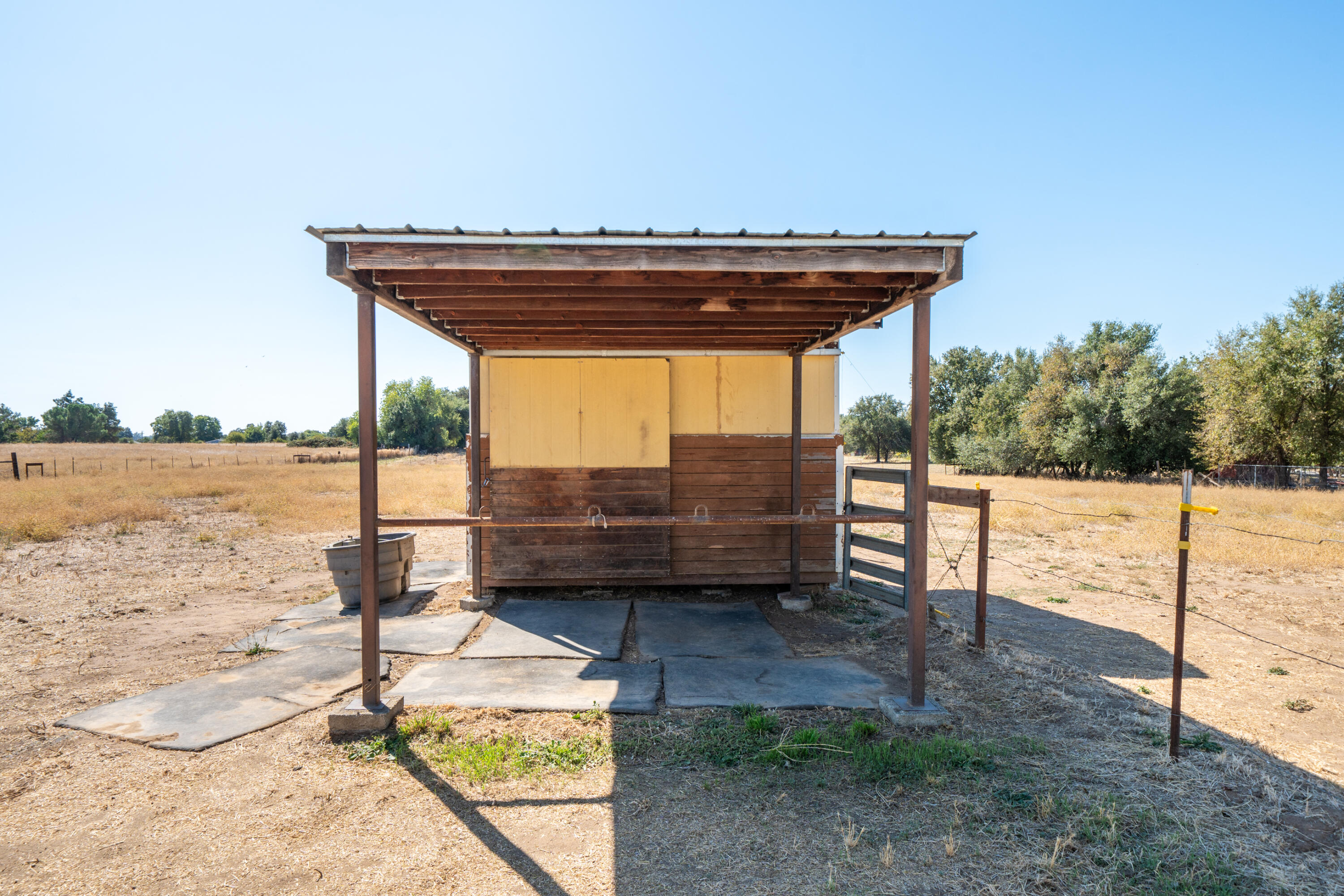 main property photo 28