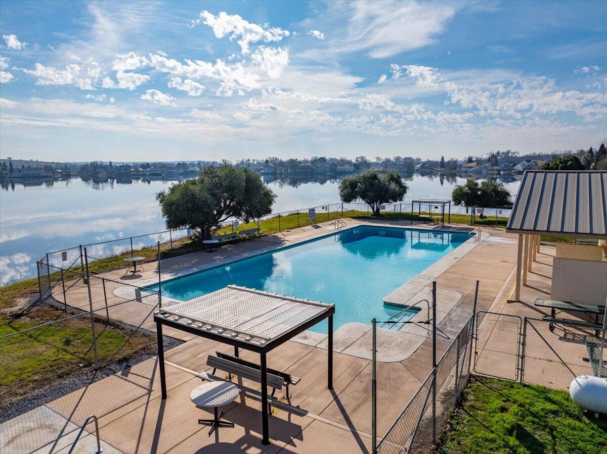 main property photo 50