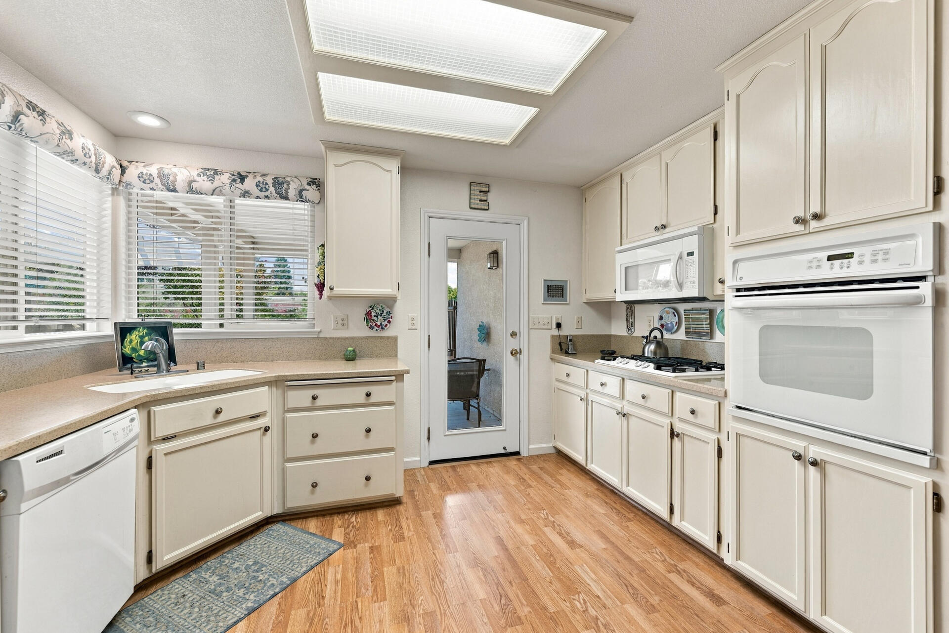 main property photo 8