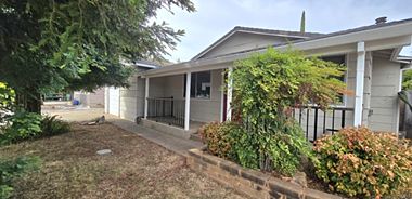 image of property with 3 Bed | 2 Bath | 940 Sqft