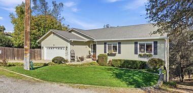 image of property with 3 Bed | 2 Bath | 1,660 Sqft