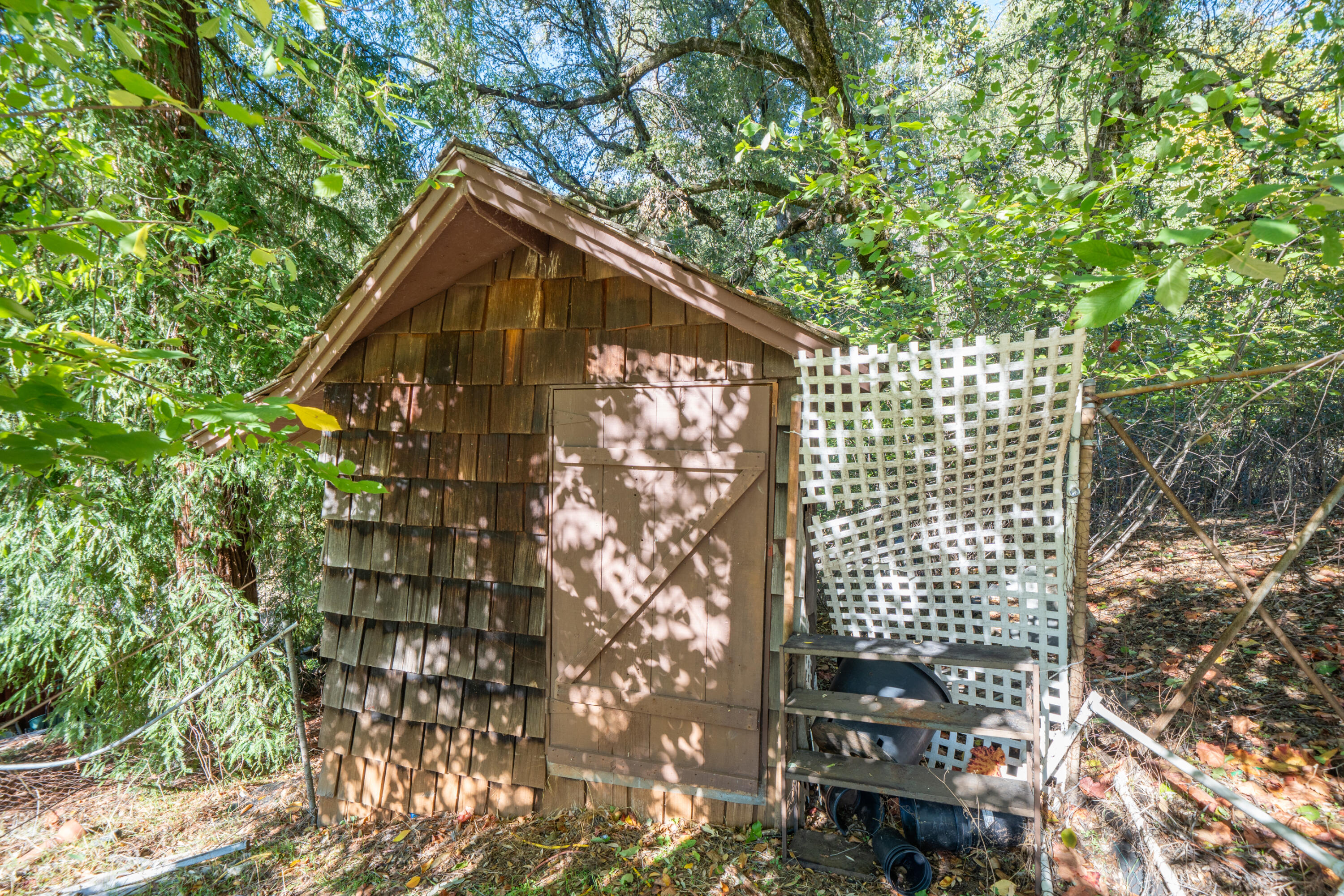 main property photo 23