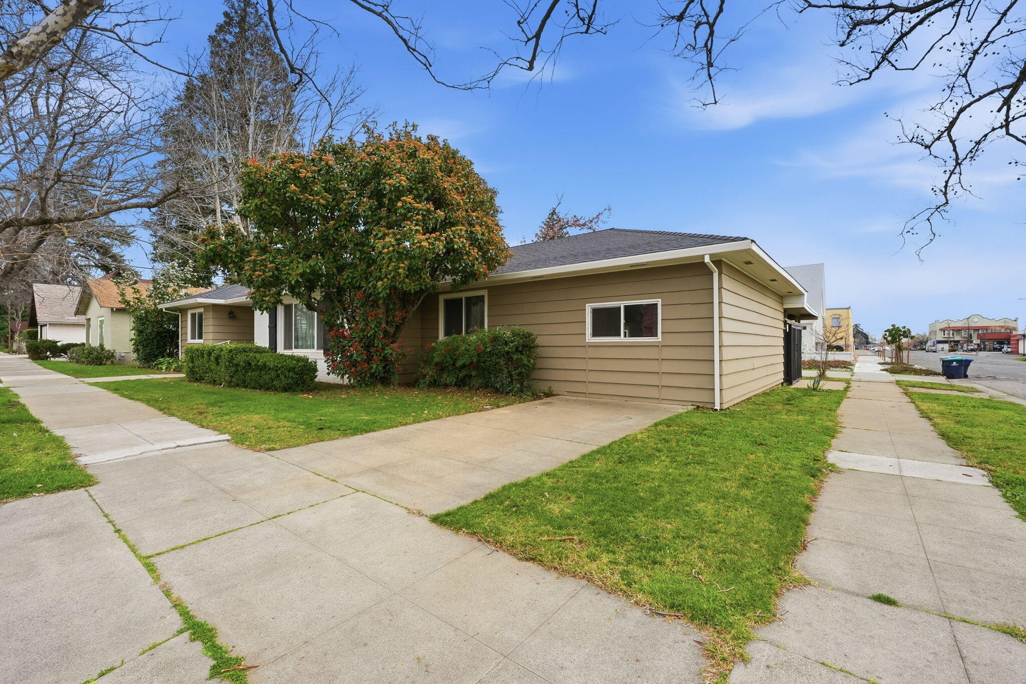 main property photo 29
