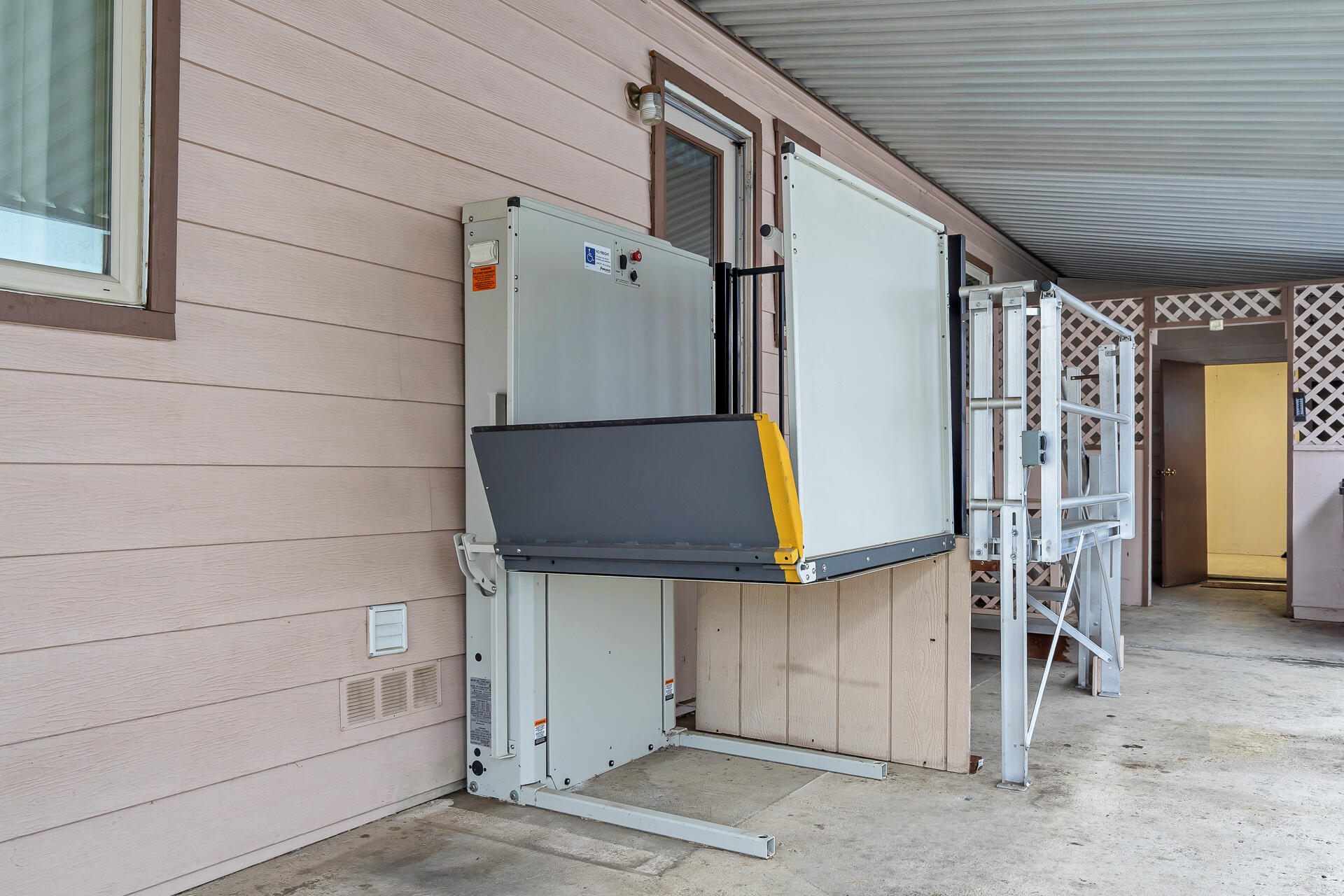 main property photo 28