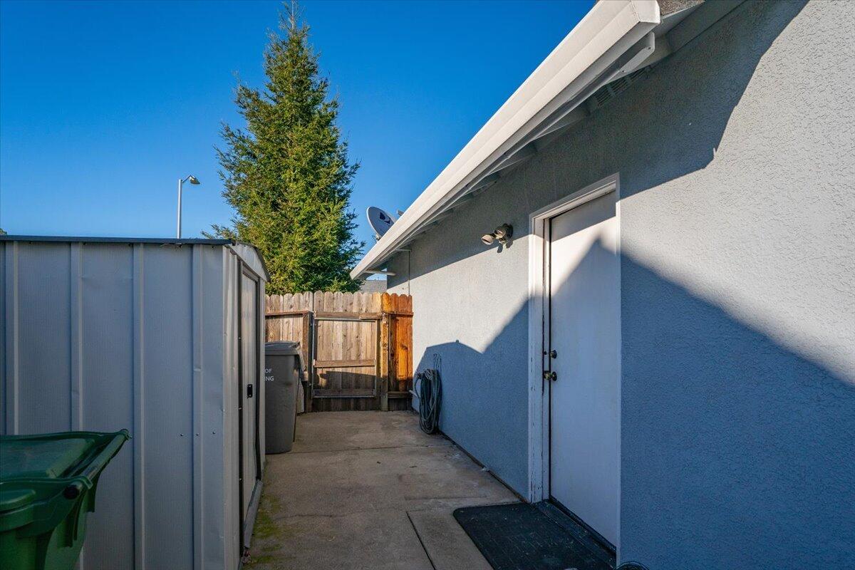 main property photo 40