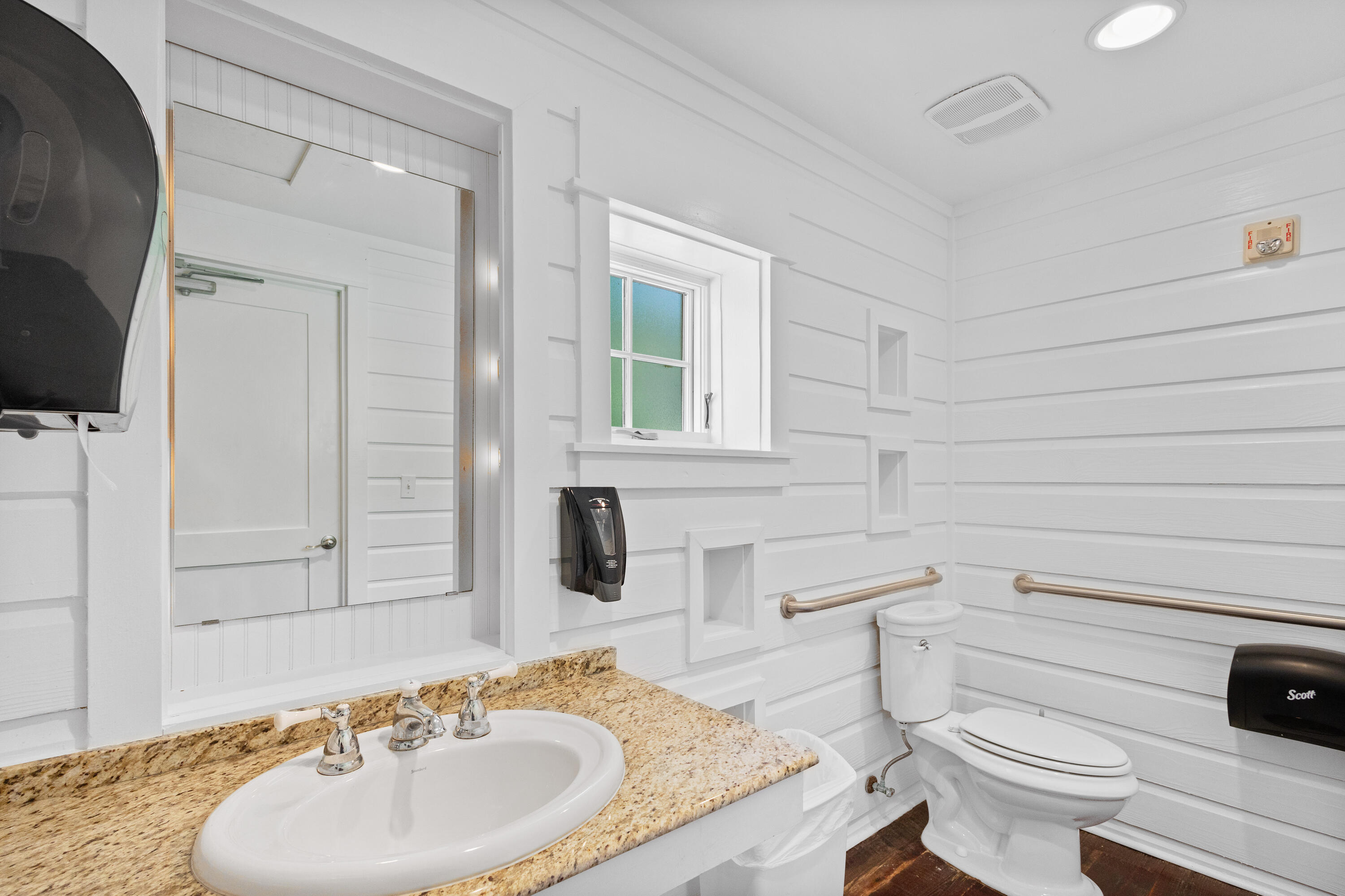 main property photo 40
