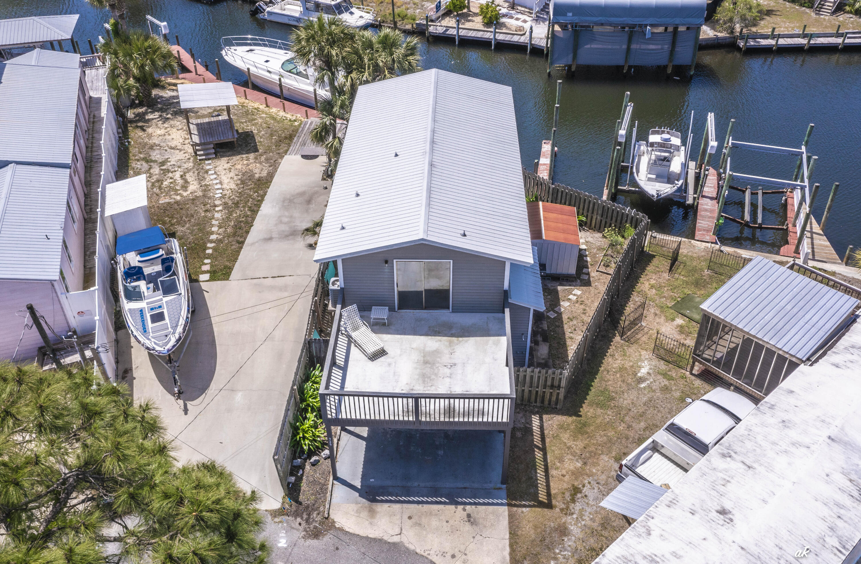main property photo 28