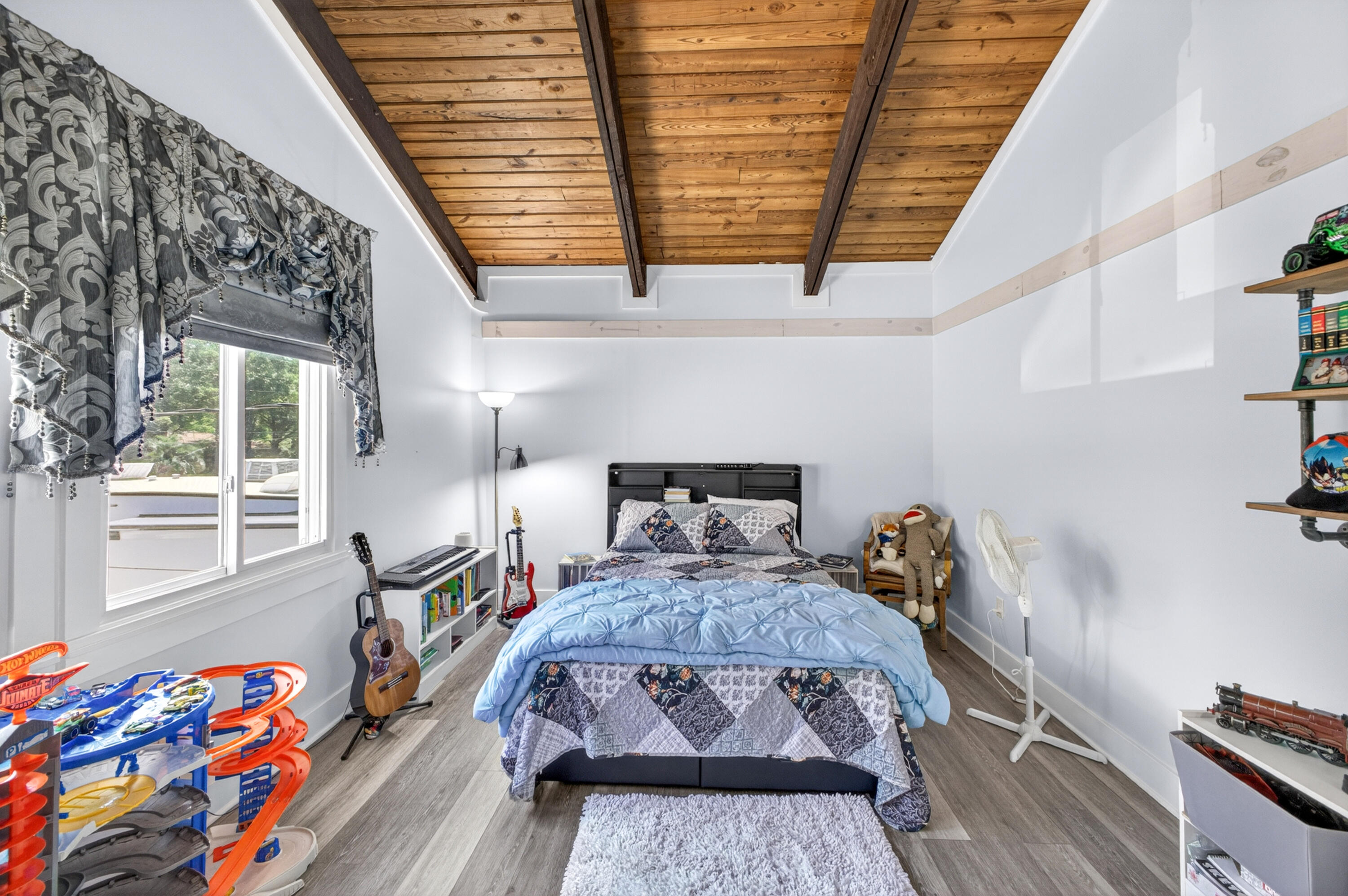 main property photo 40