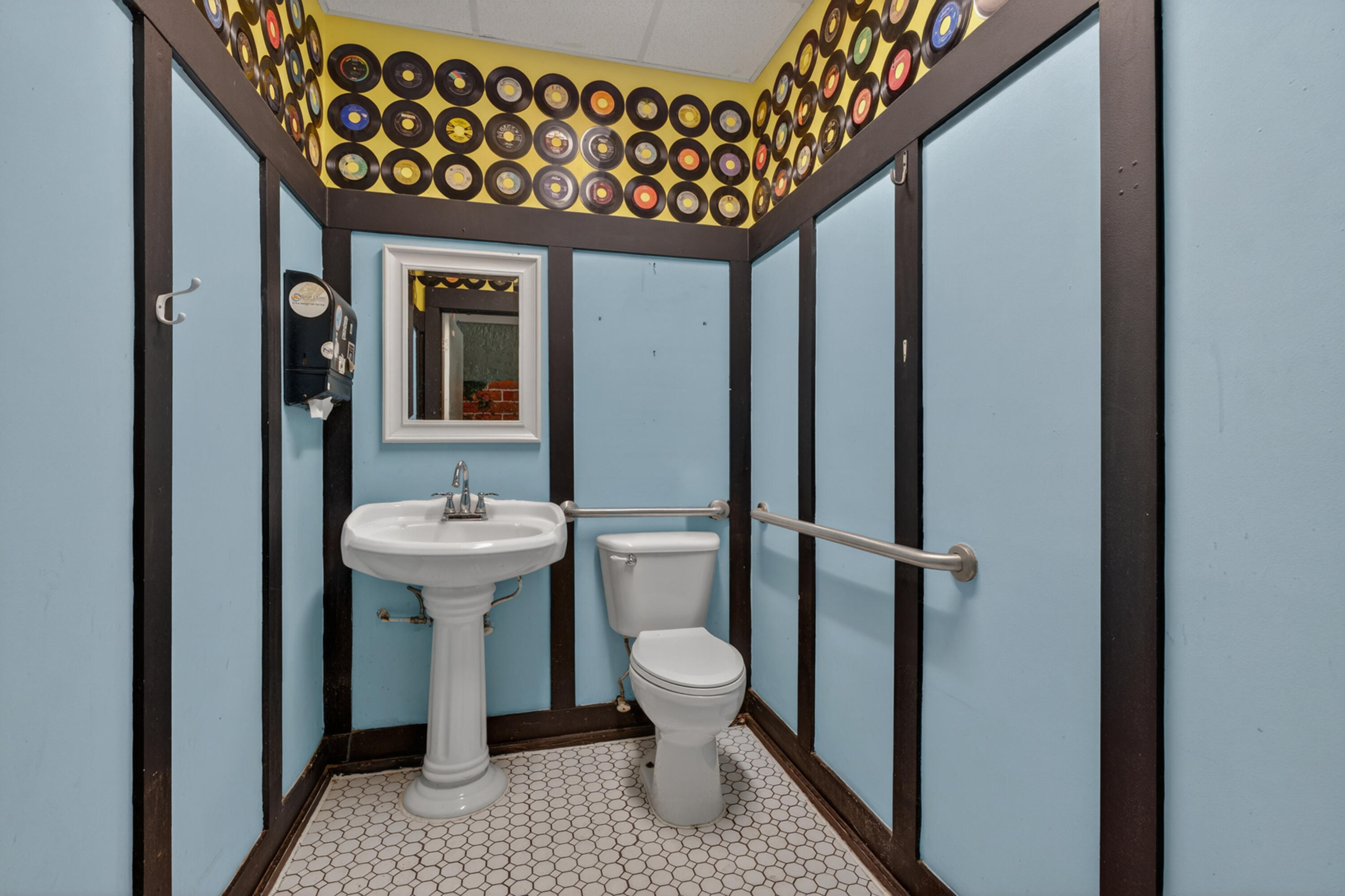 main property photo 34