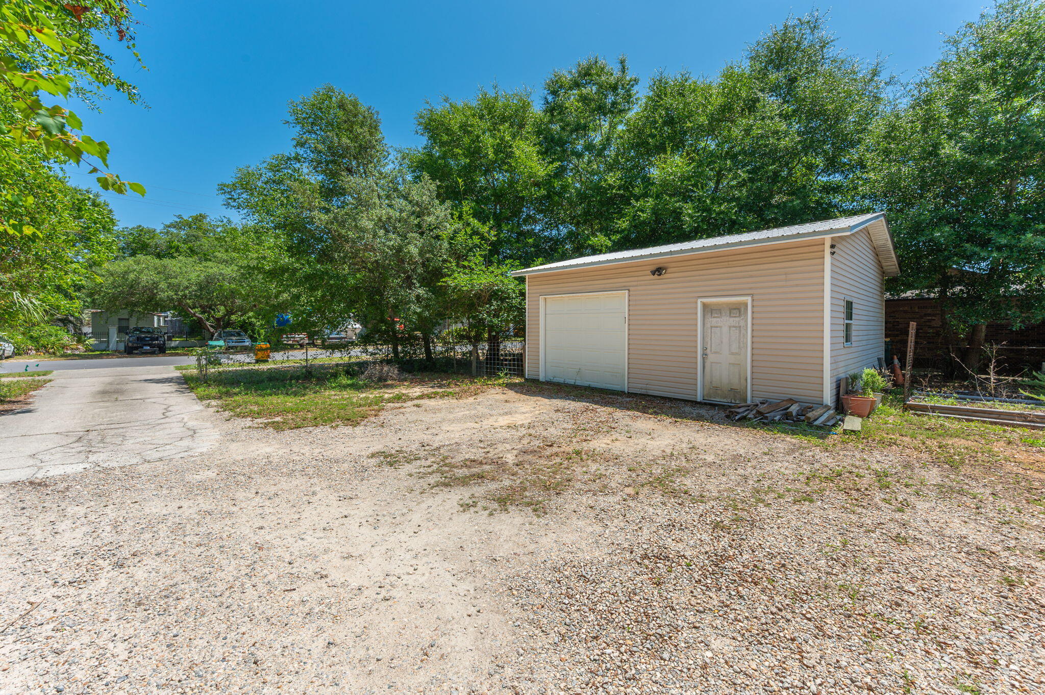 main property photo 28