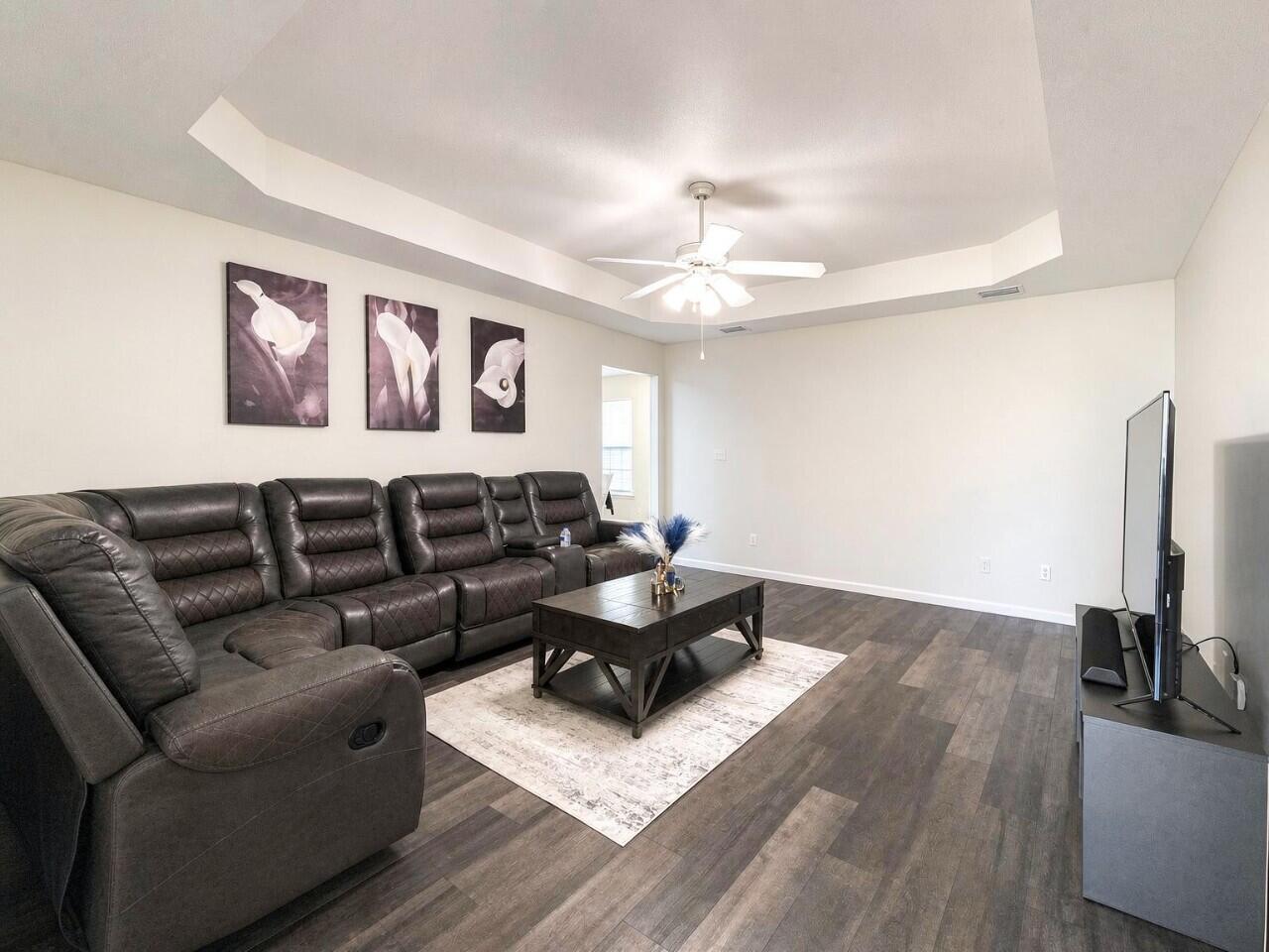 property viewer photo 3