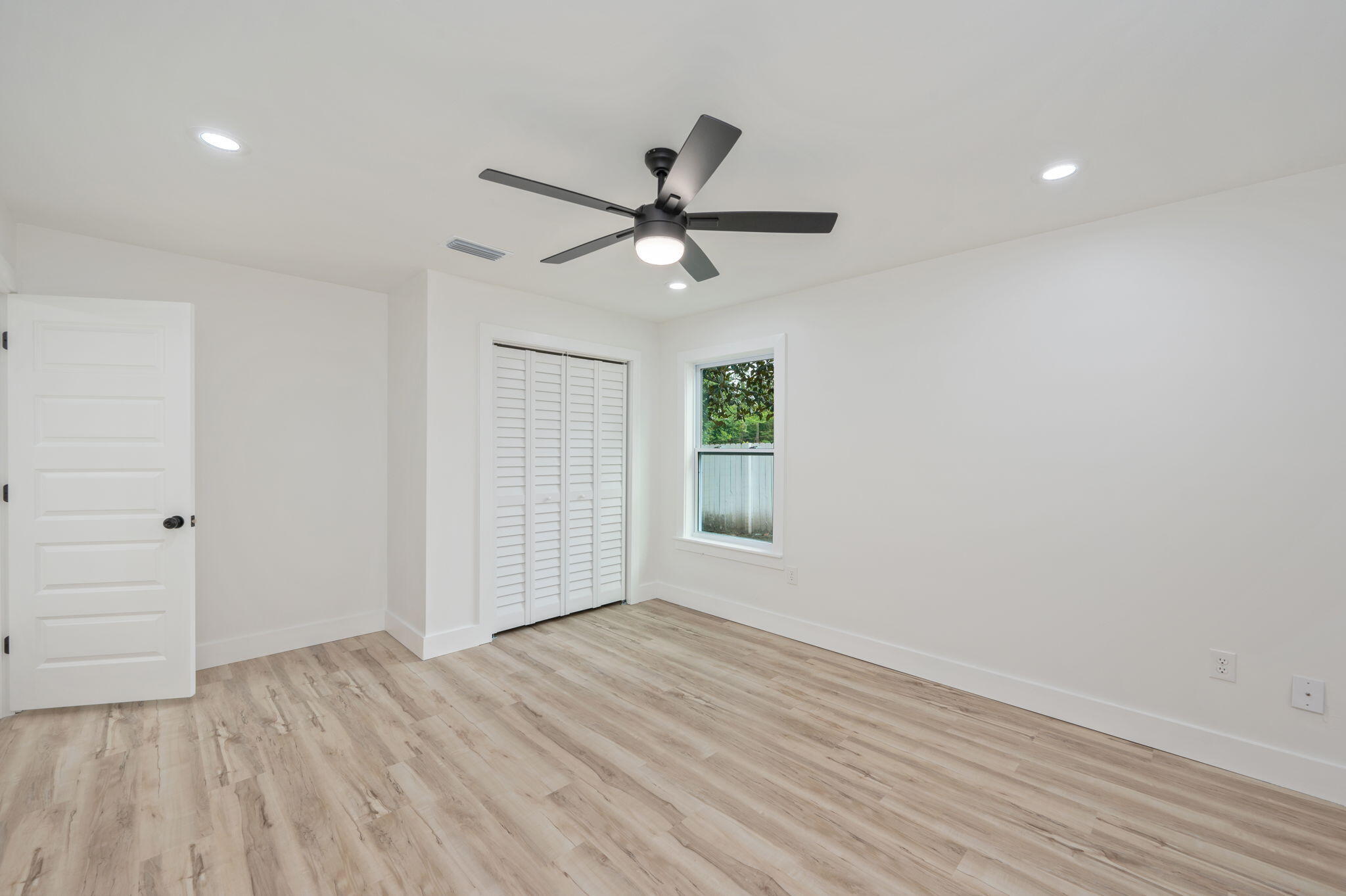 property viewer photo 16