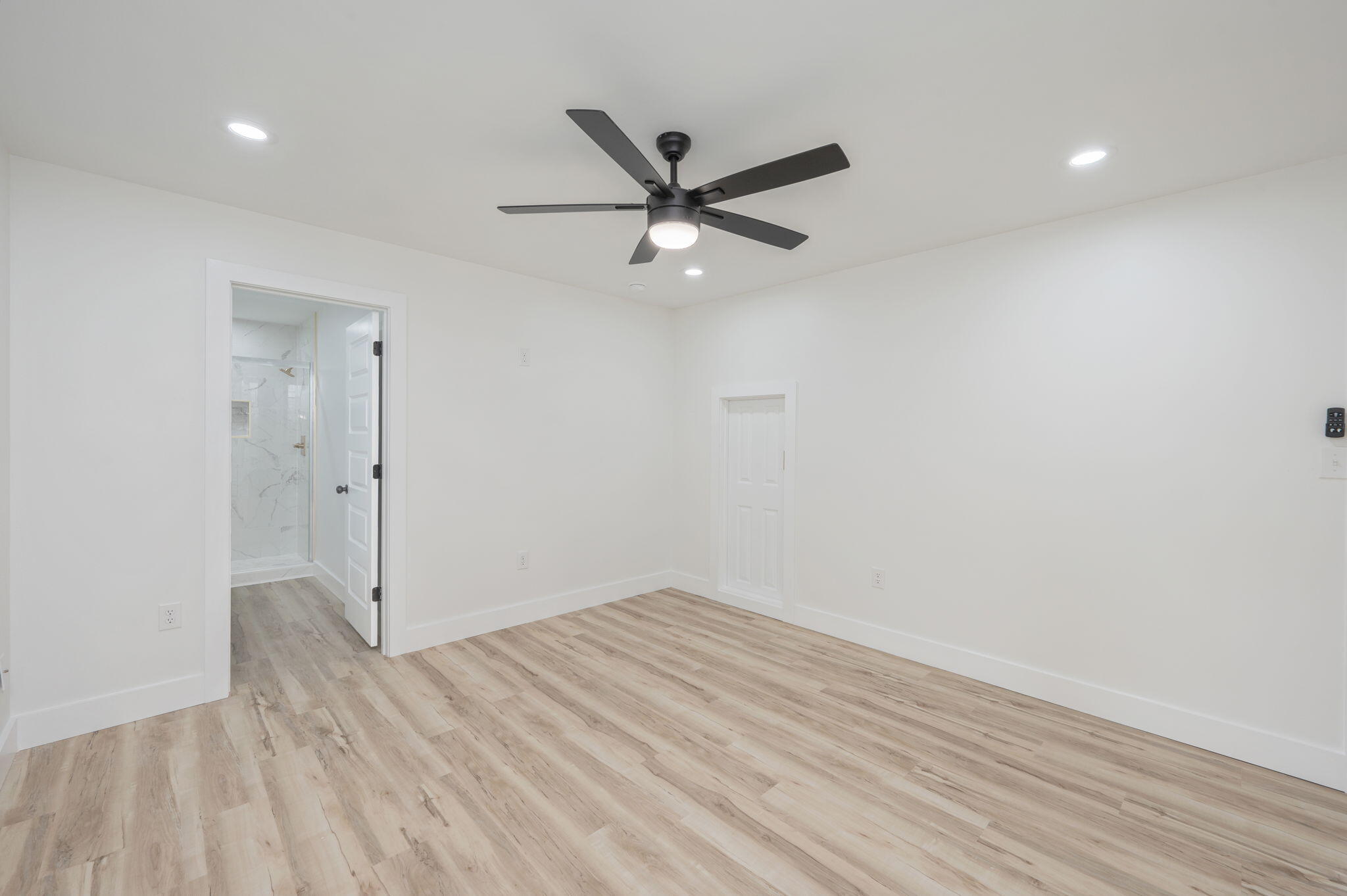 property viewer photo 18