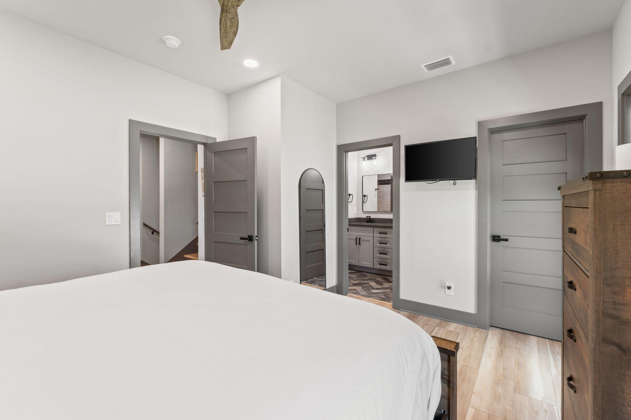 main property photo 77
