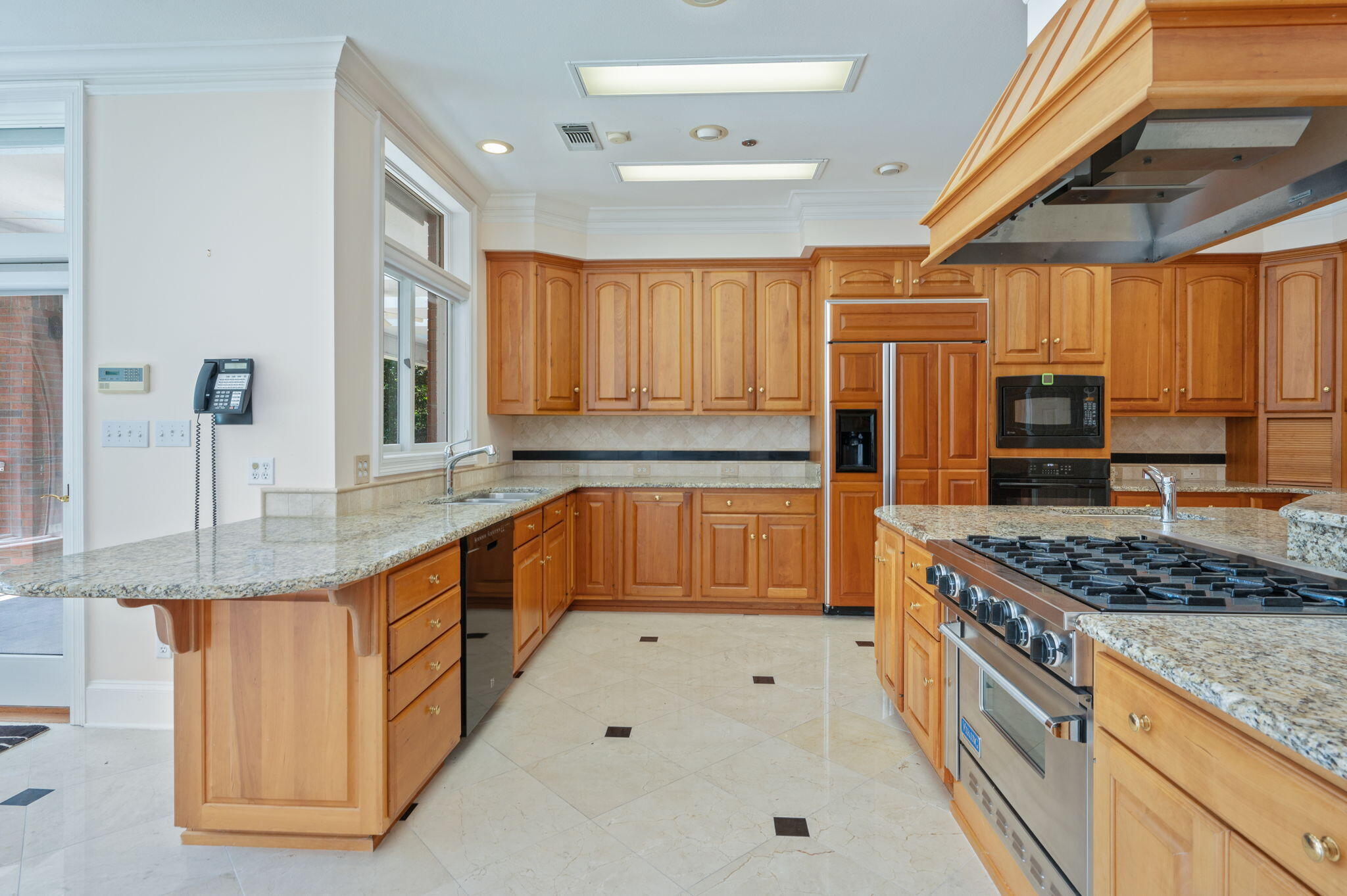 main property photo 25