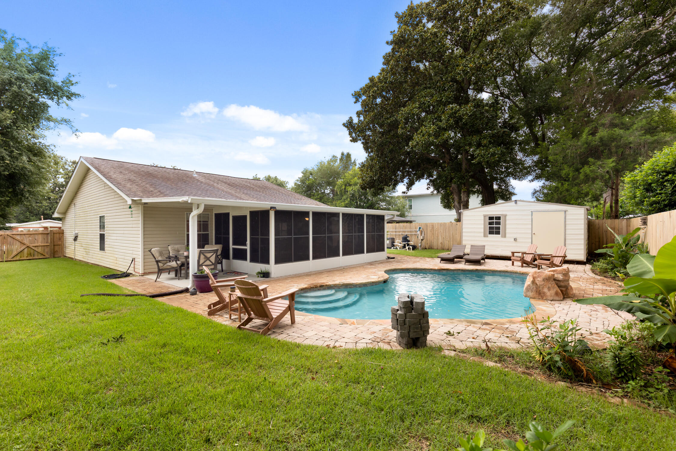 main property photo 15