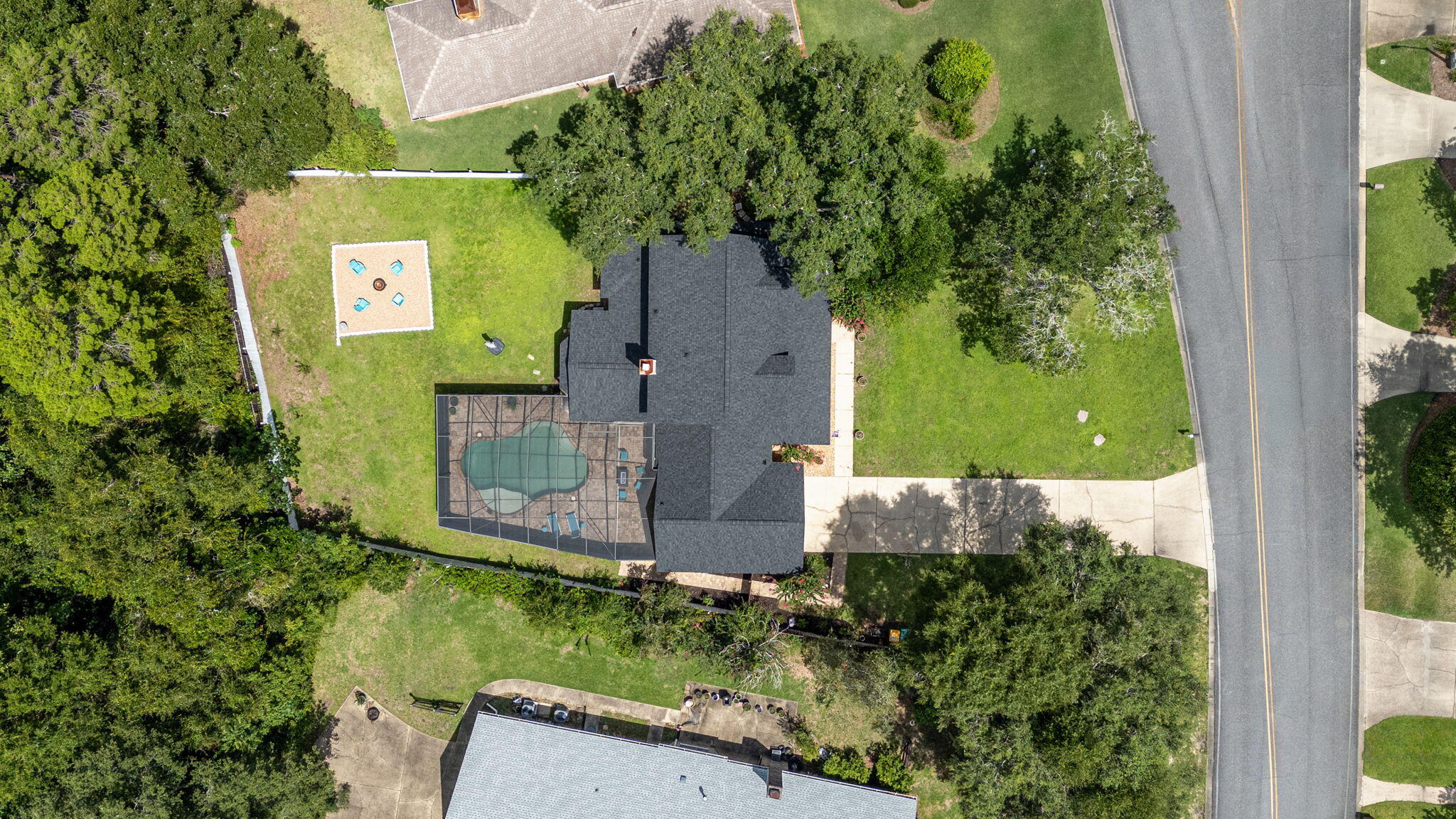main property photo 40