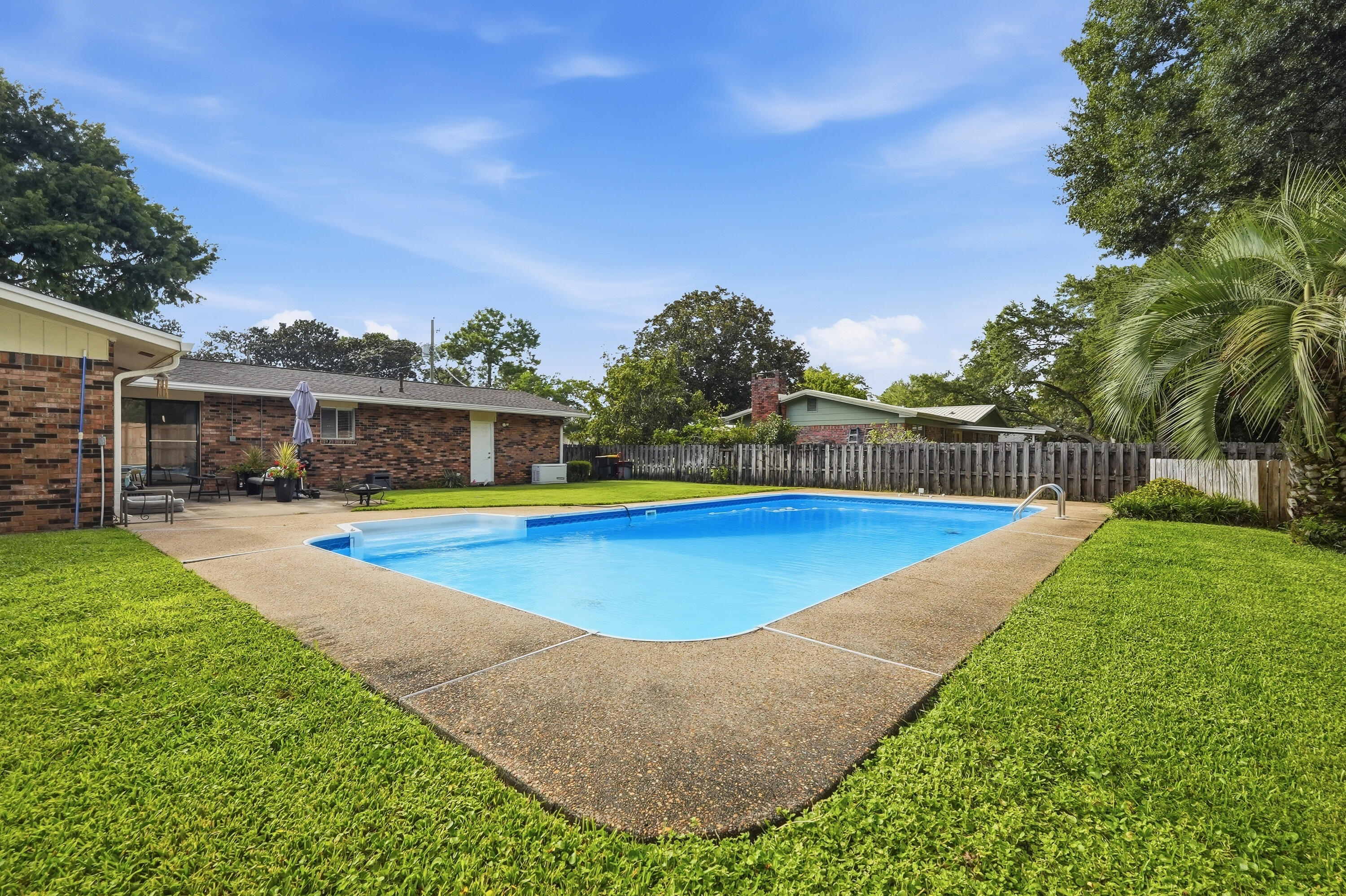 main property photo 50