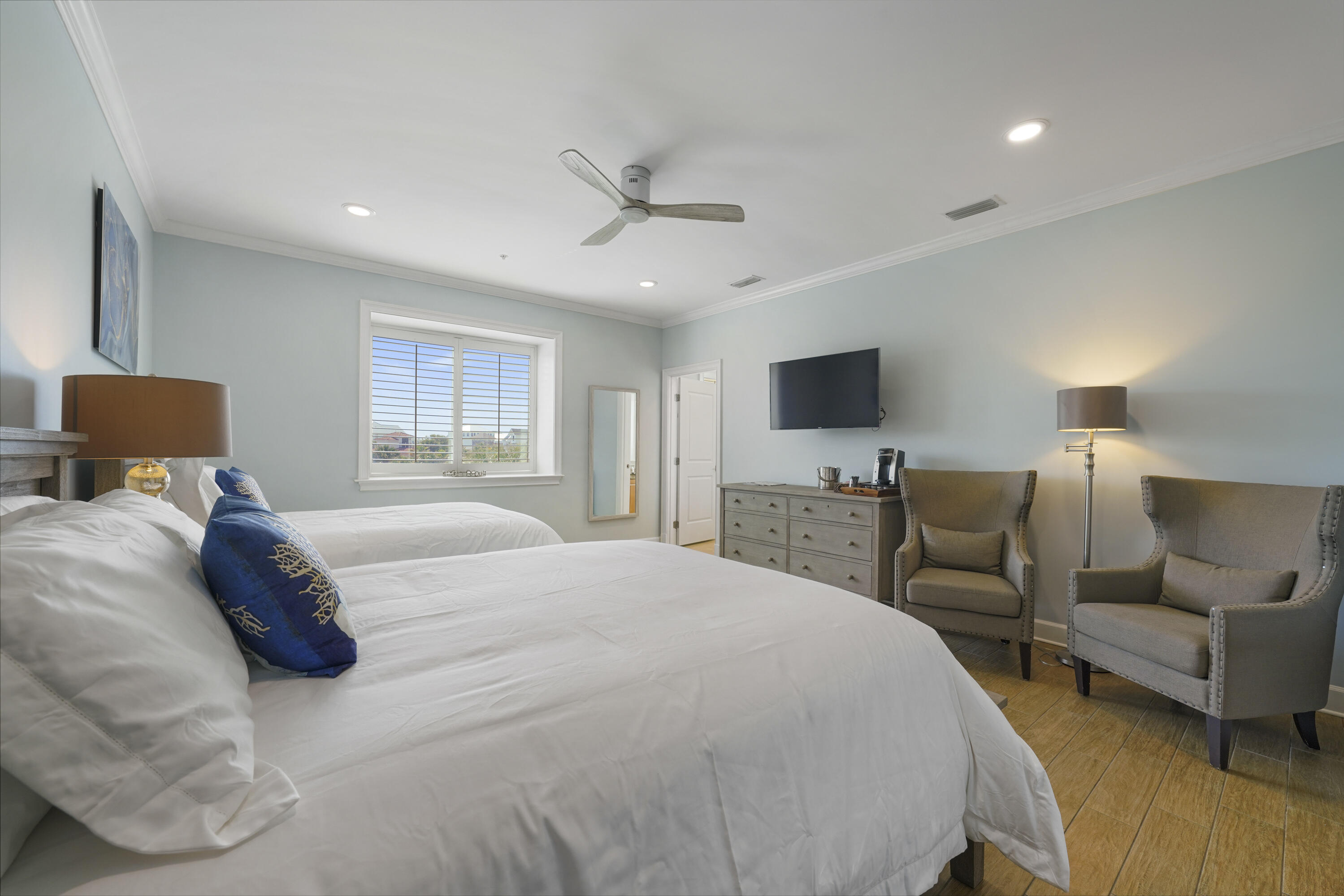 main property photo 78