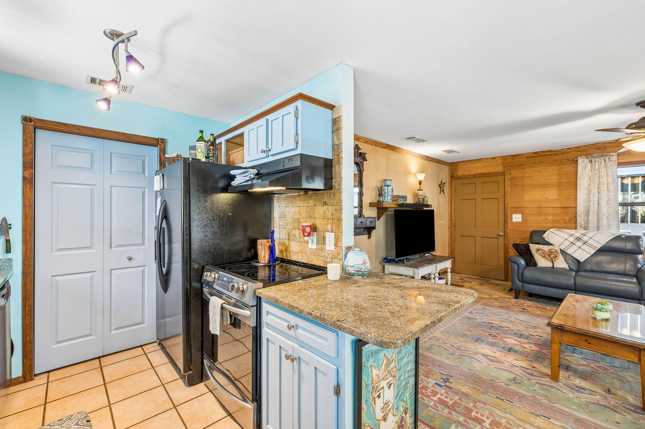 main property photo 5