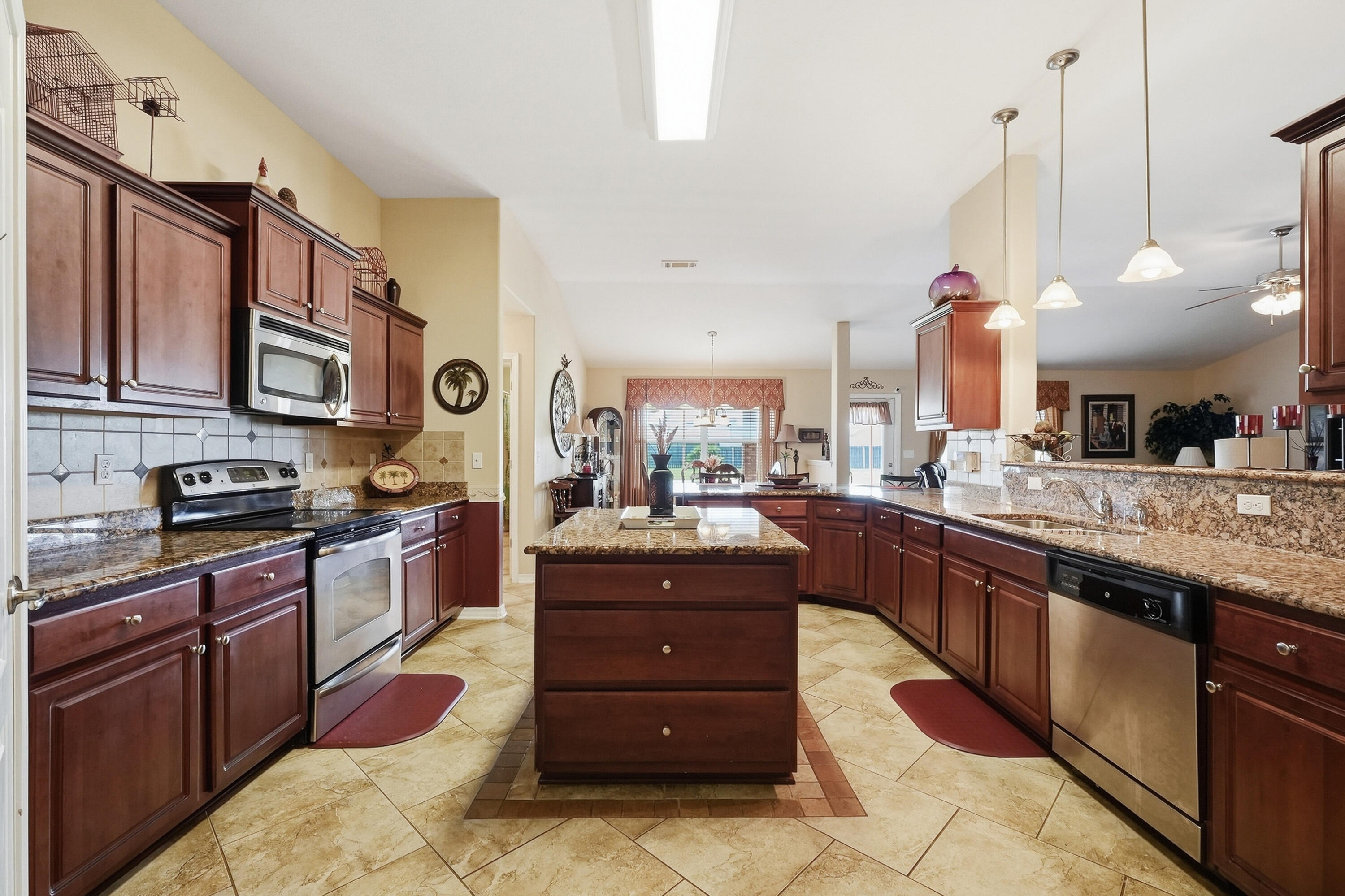 main property photo 9