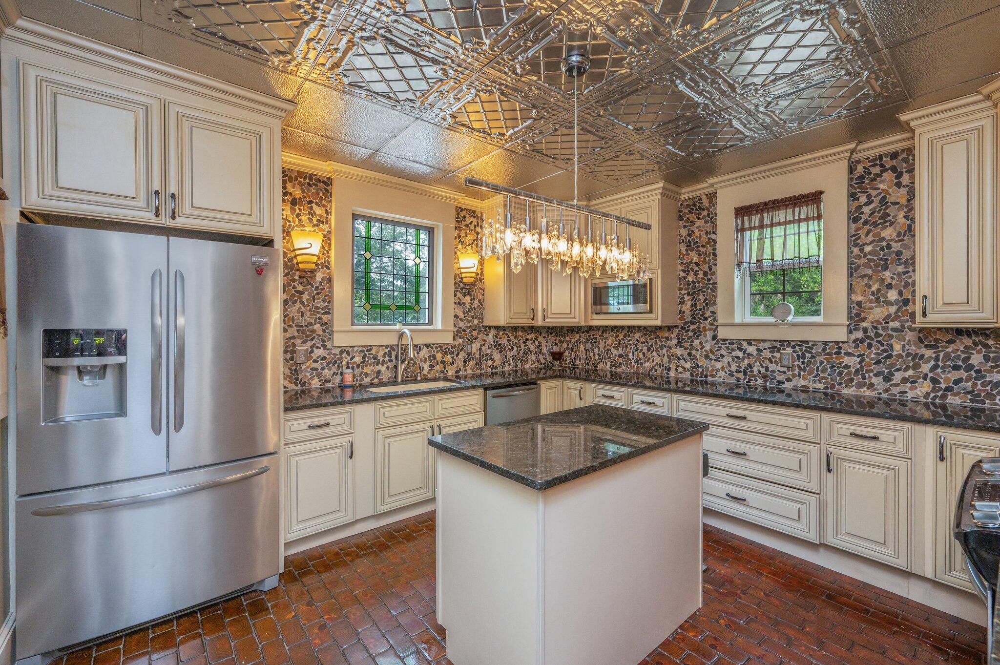 main property photo 16