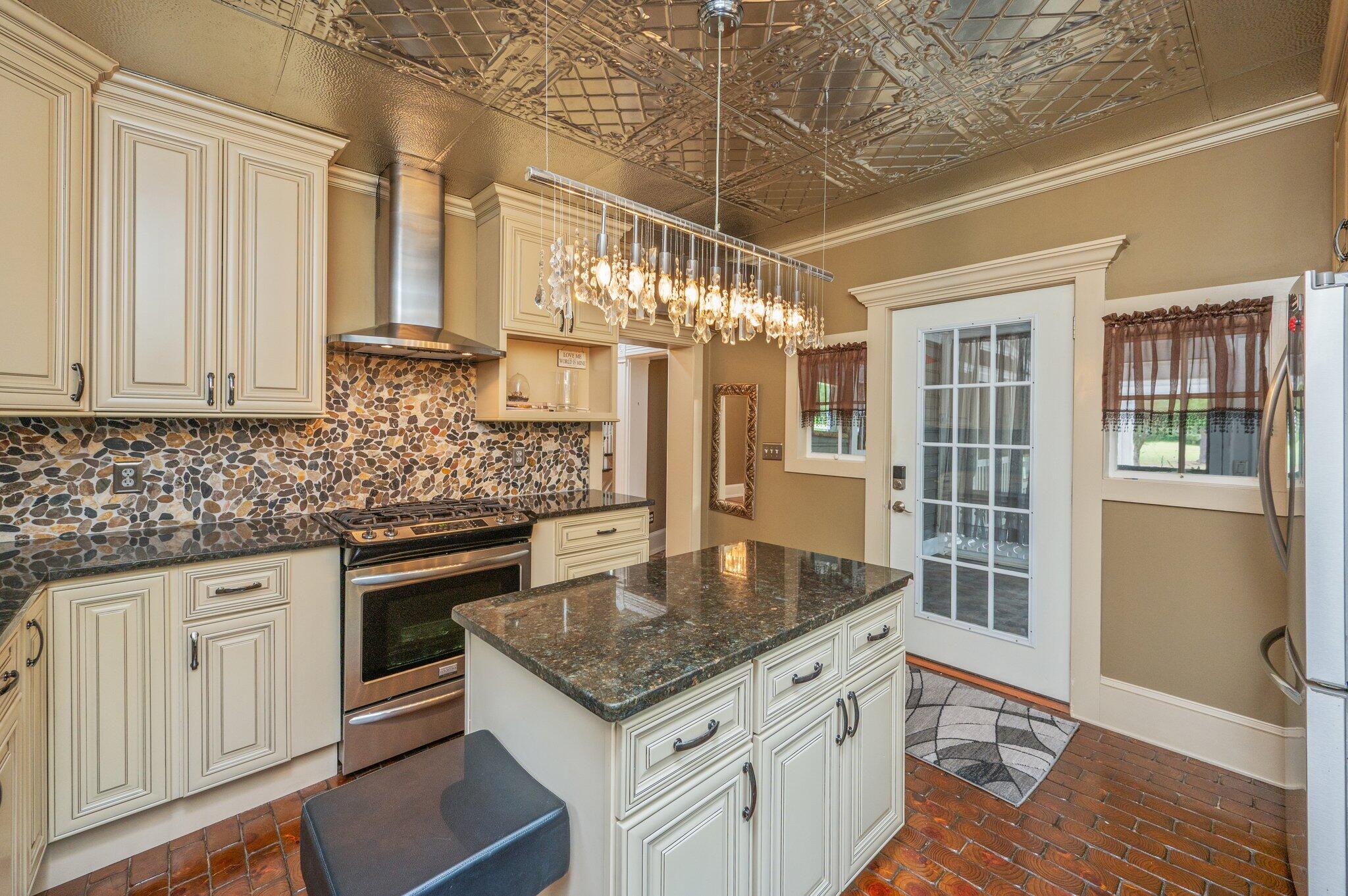 main property photo 18