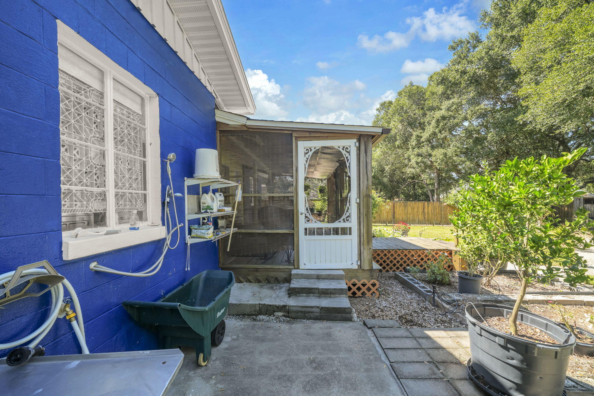 main property photo 28
