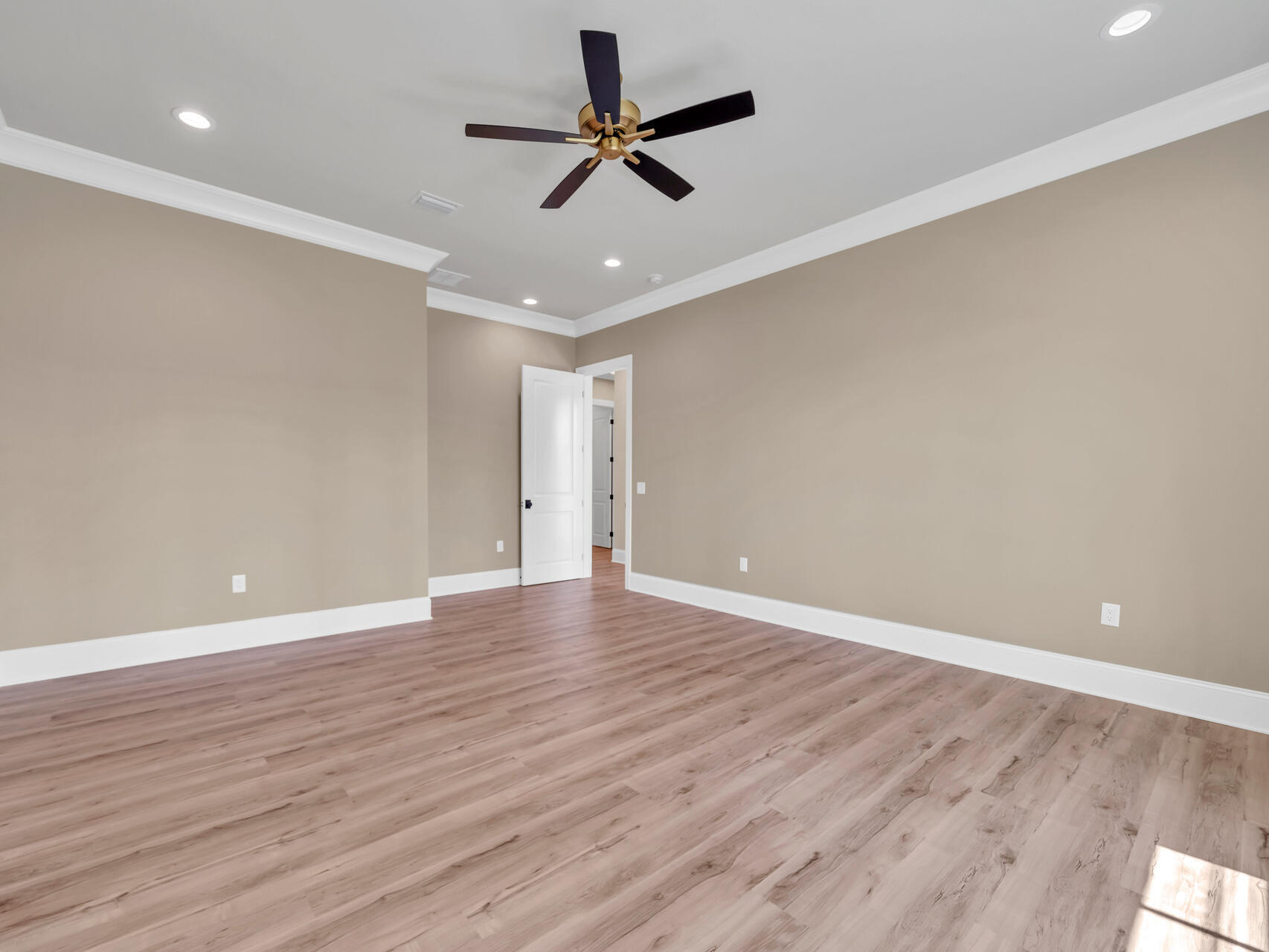 property viewer photo 23