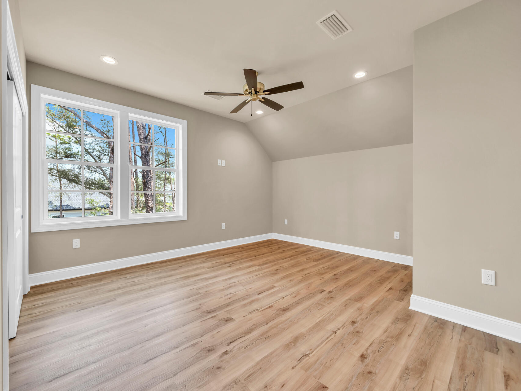 property viewer photo 30