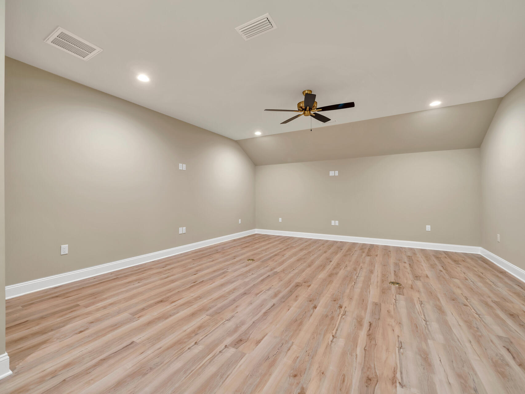 property viewer photo 35