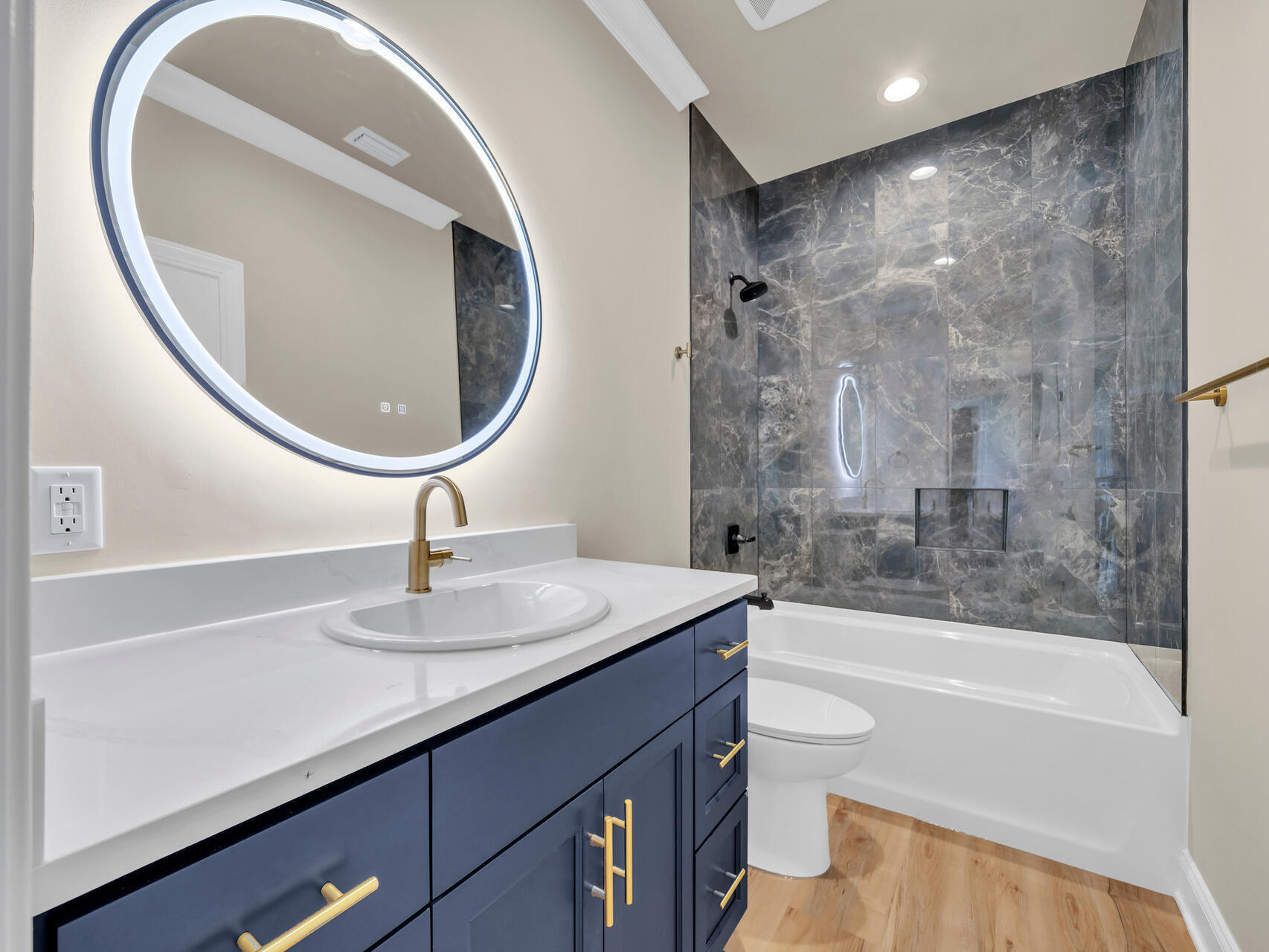 property viewer photo 36