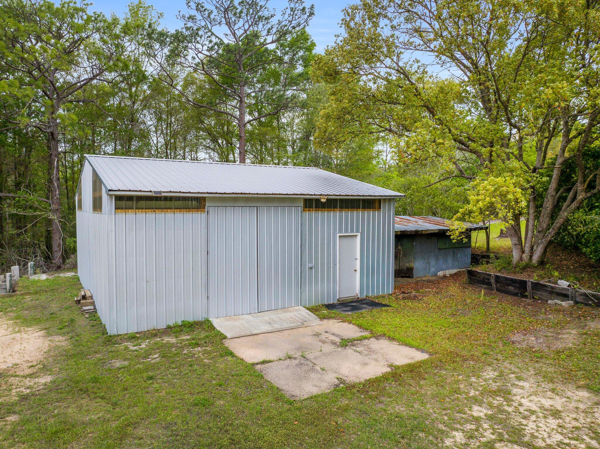 main property photo 40