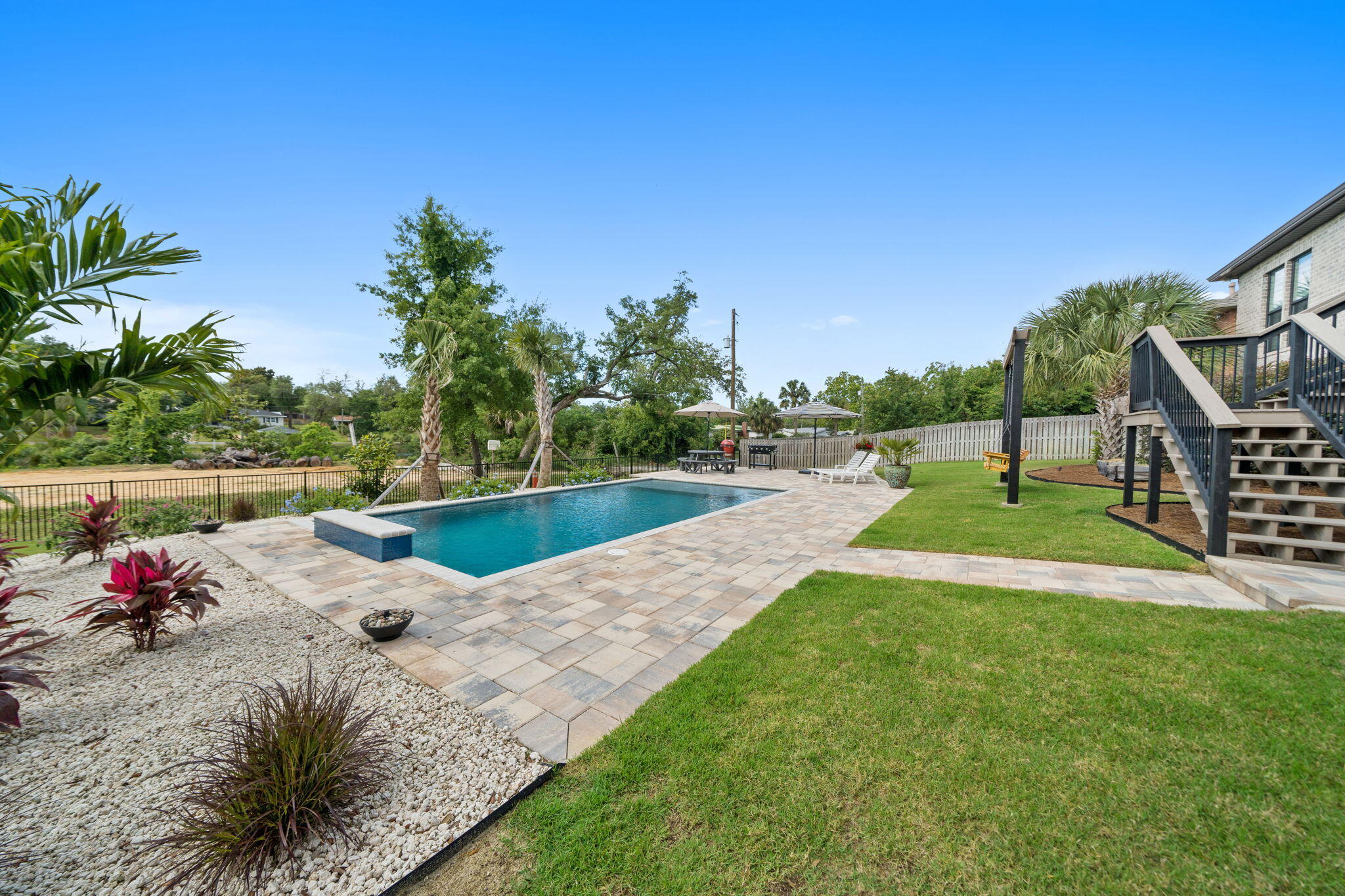 property viewer photo 35