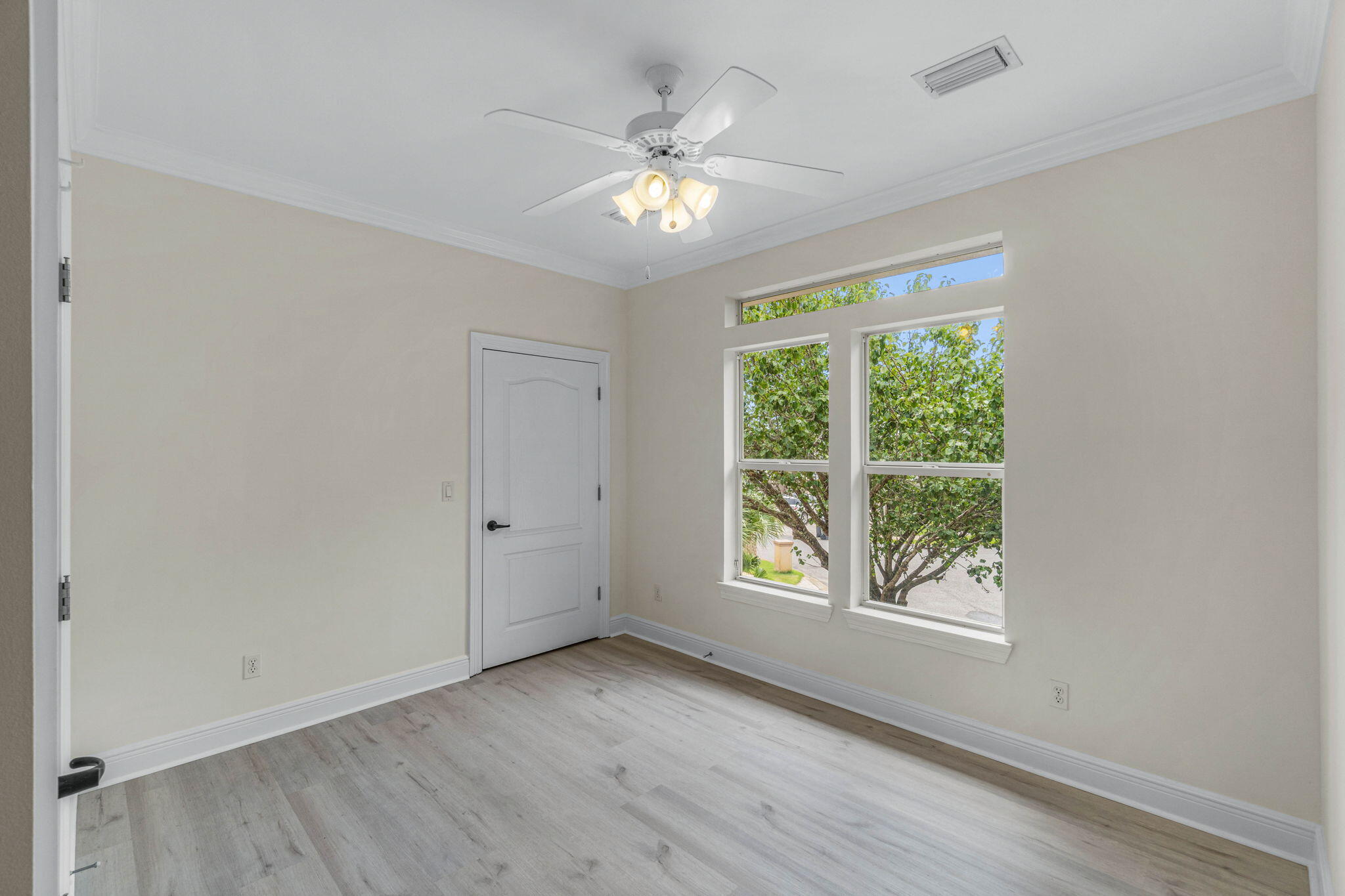 property viewer photo 19