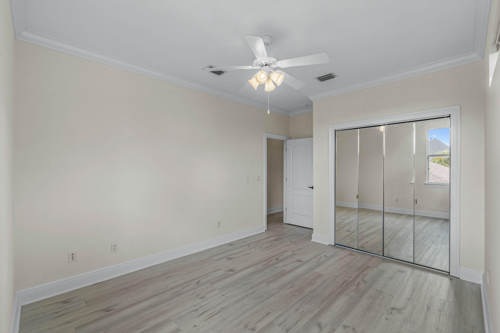 property viewer photo 26