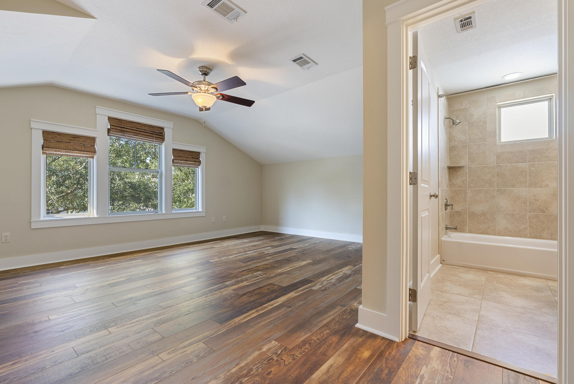 property viewer photo 33