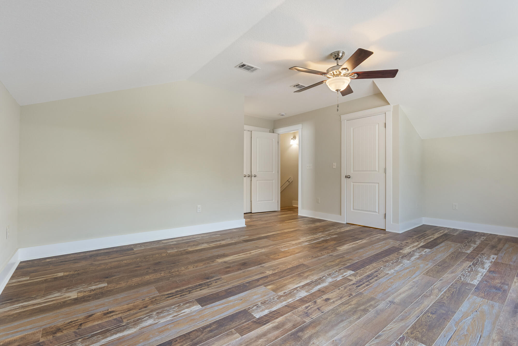 property viewer photo 36