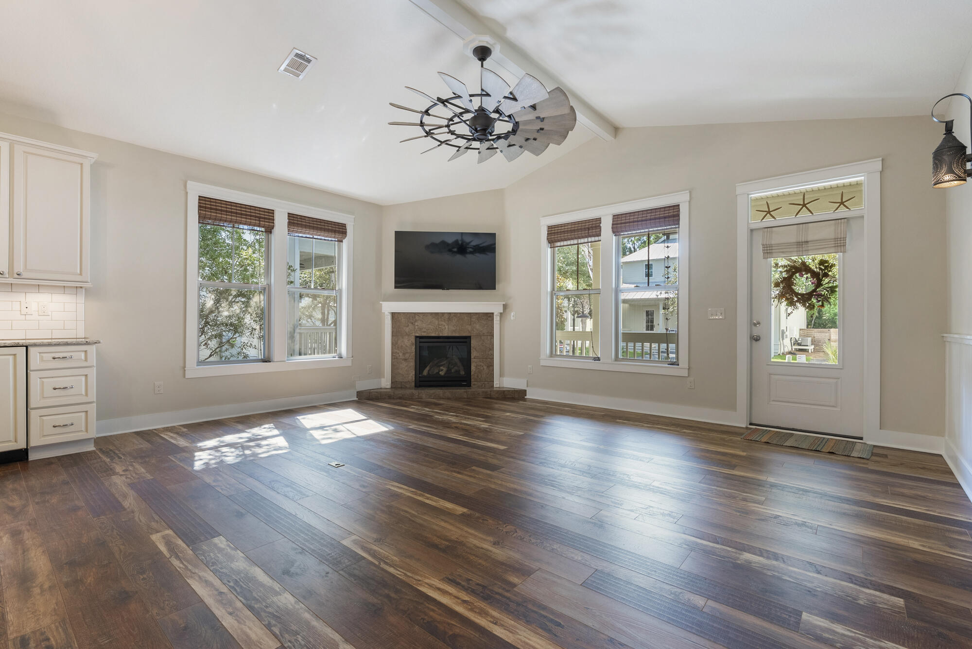 property viewer photo 9