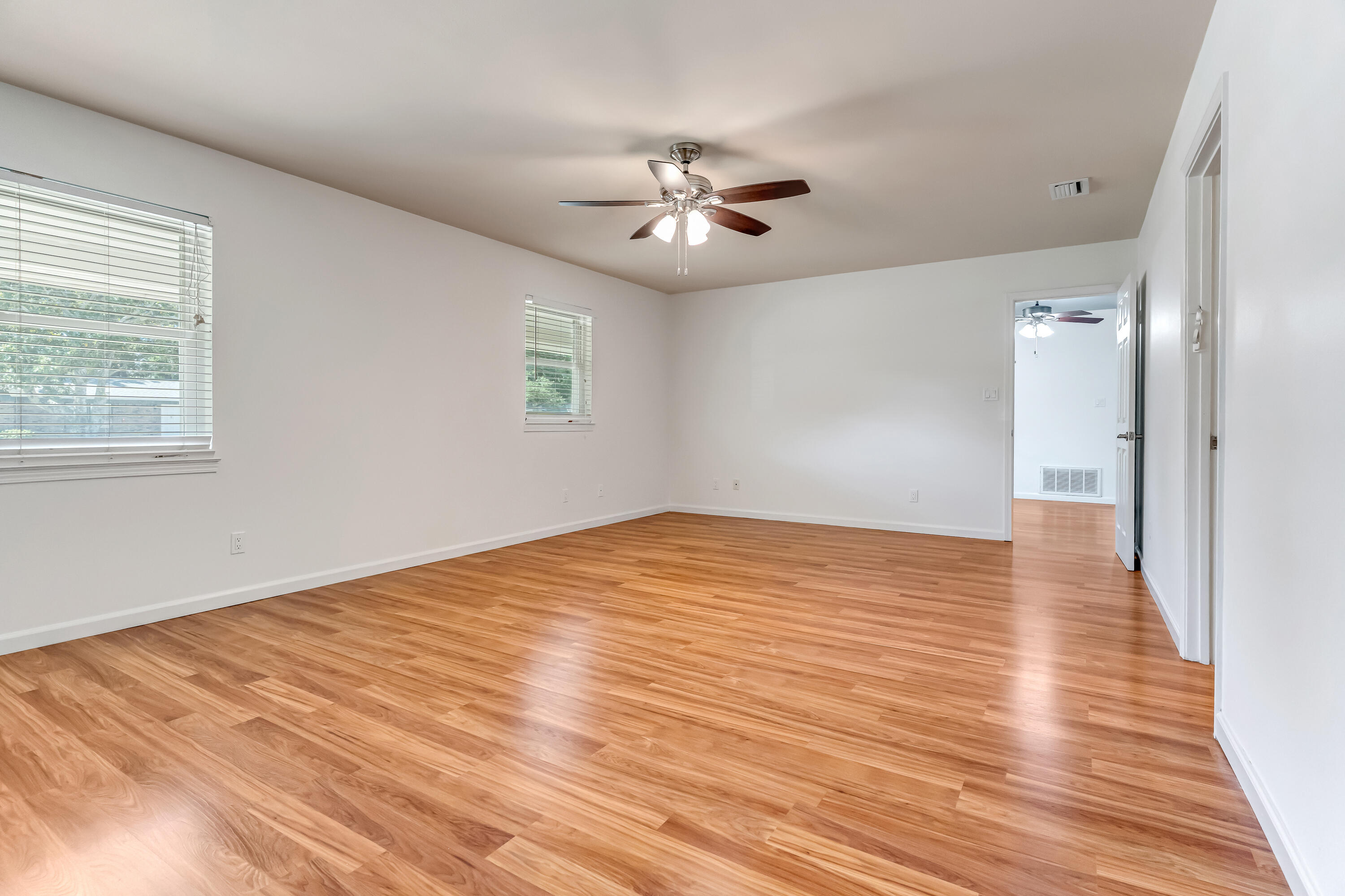 property viewer photo 23