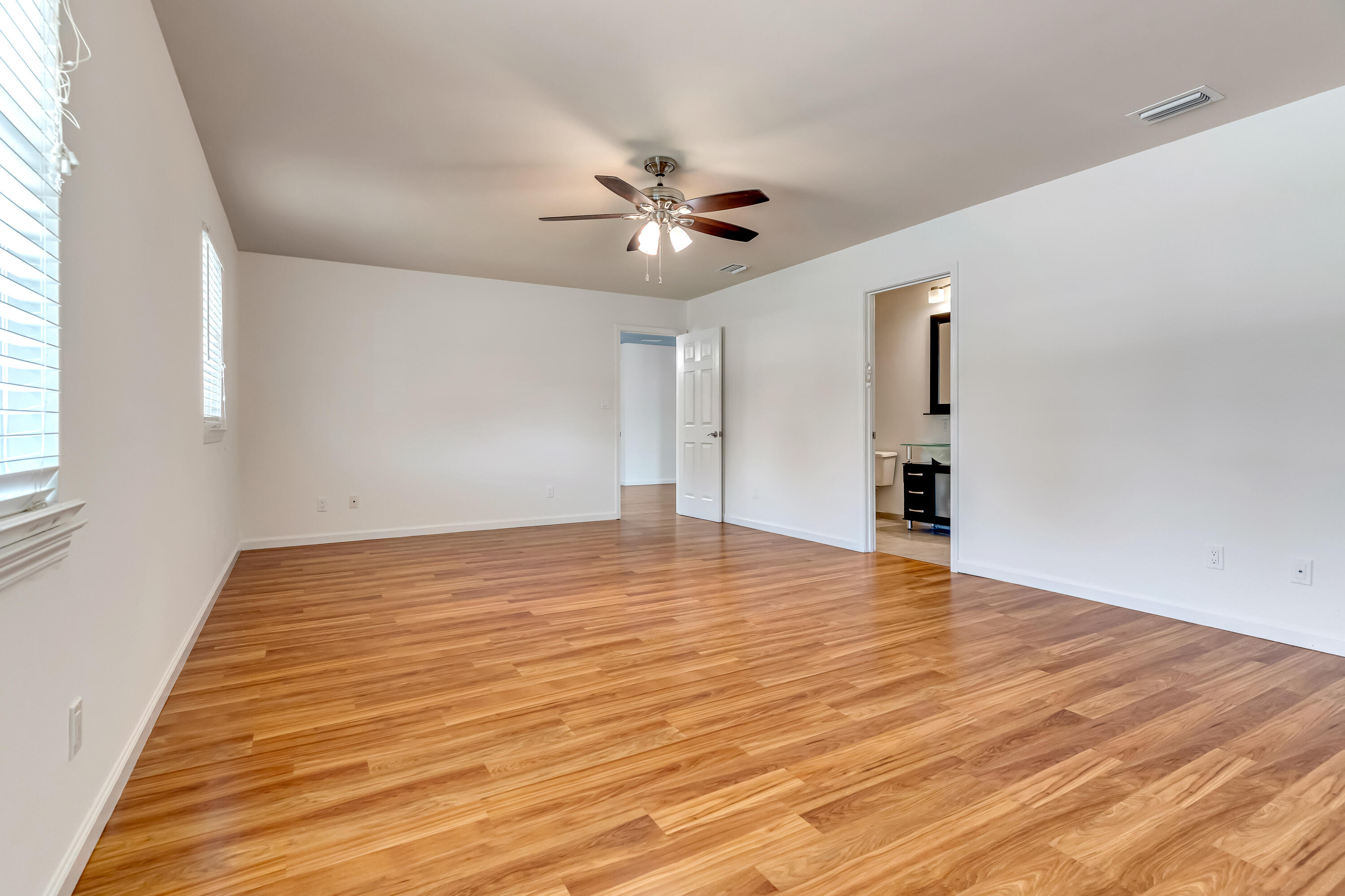 property viewer photo 25