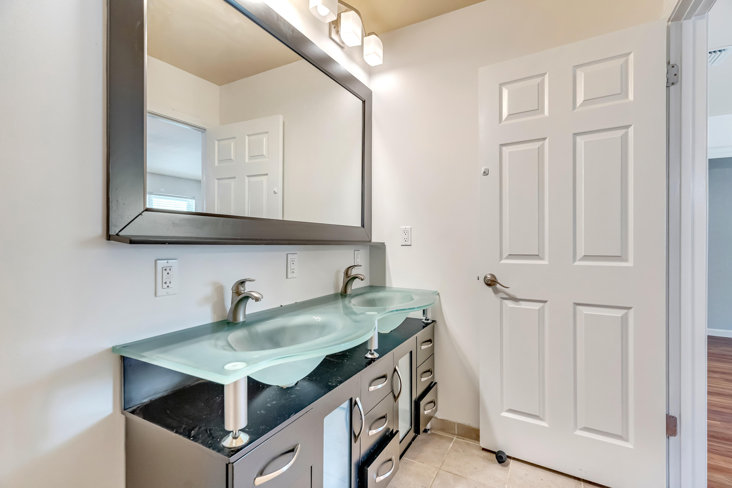 property viewer photo 27