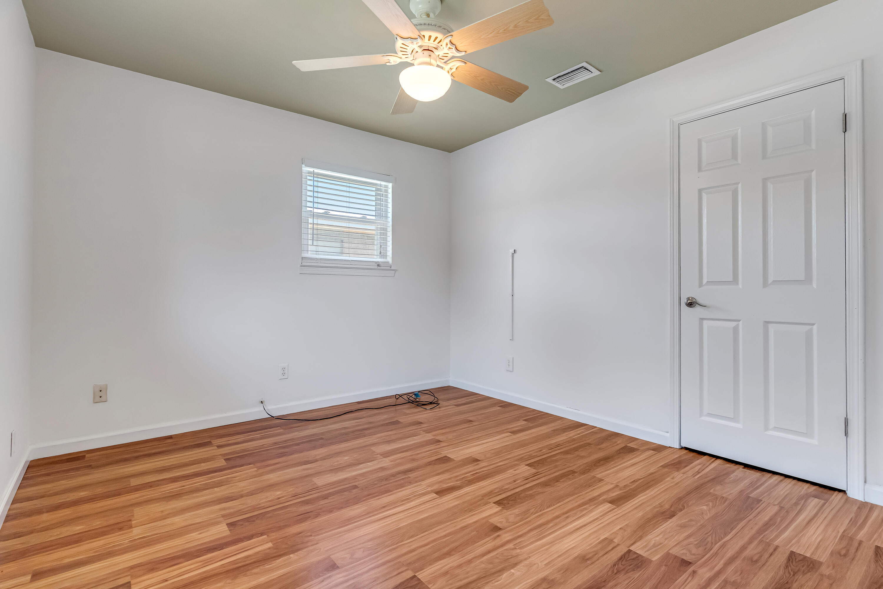 property viewer photo 35