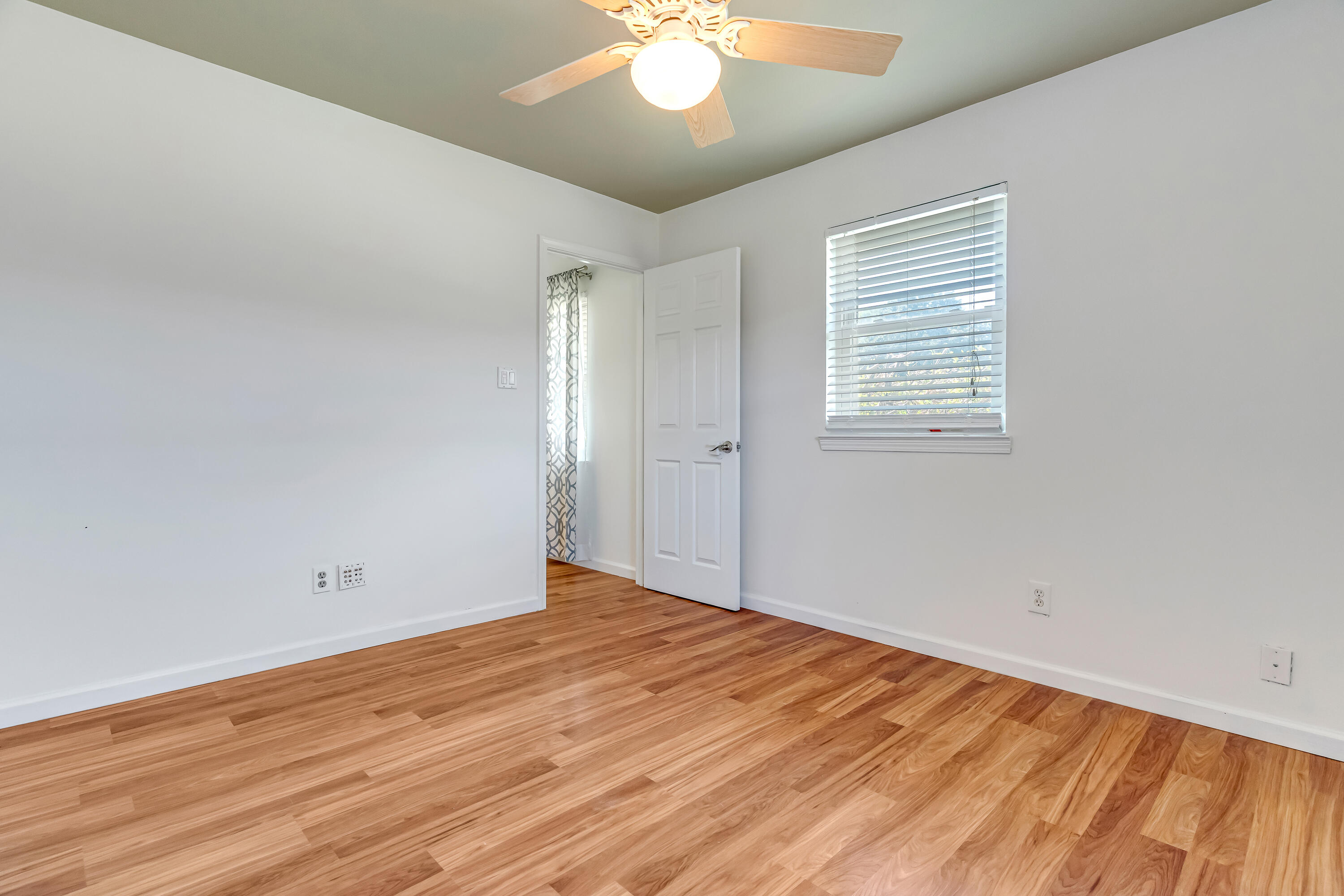property viewer photo 36
