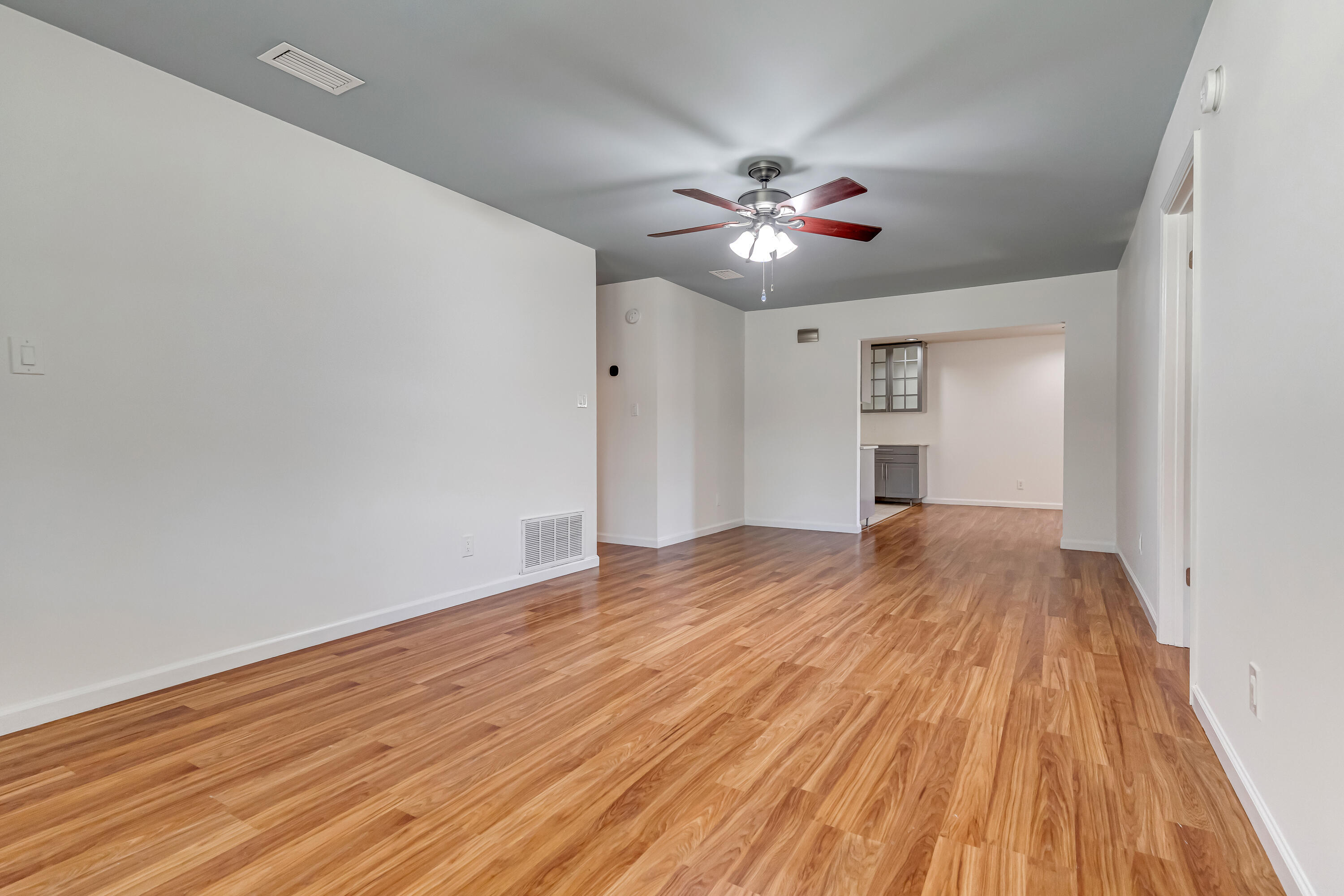 property viewer photo 5