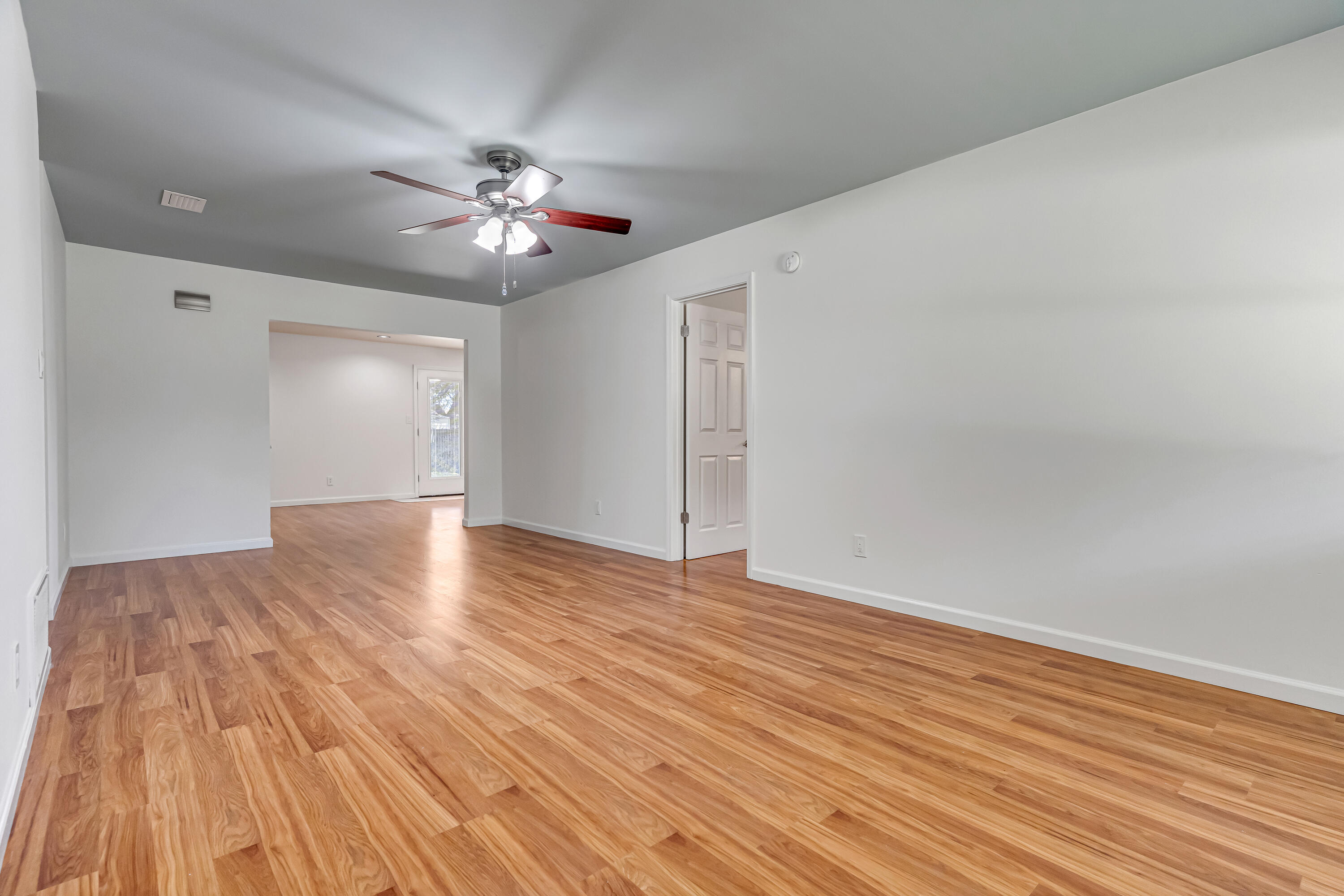 property viewer photo 6