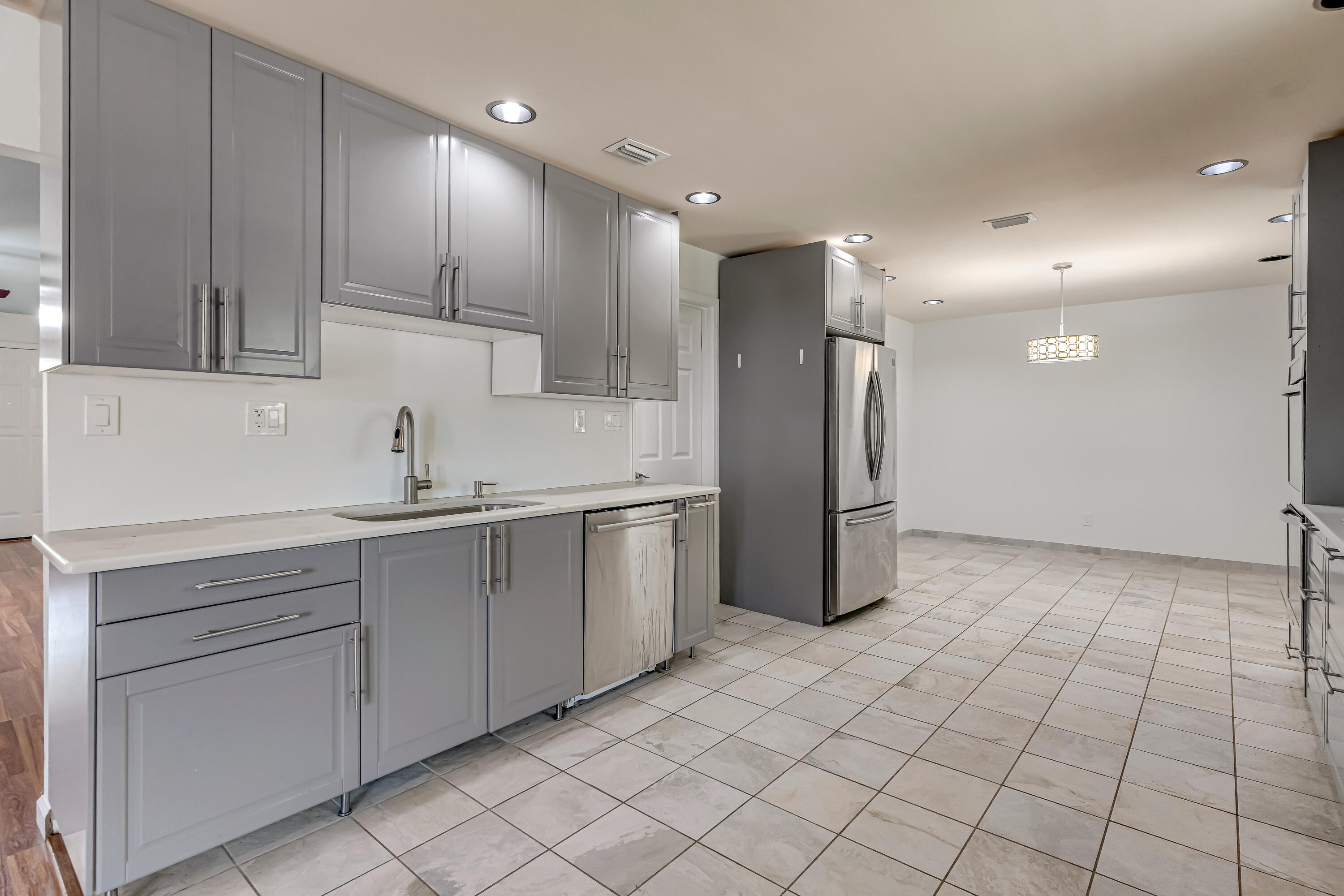 property viewer photo 9