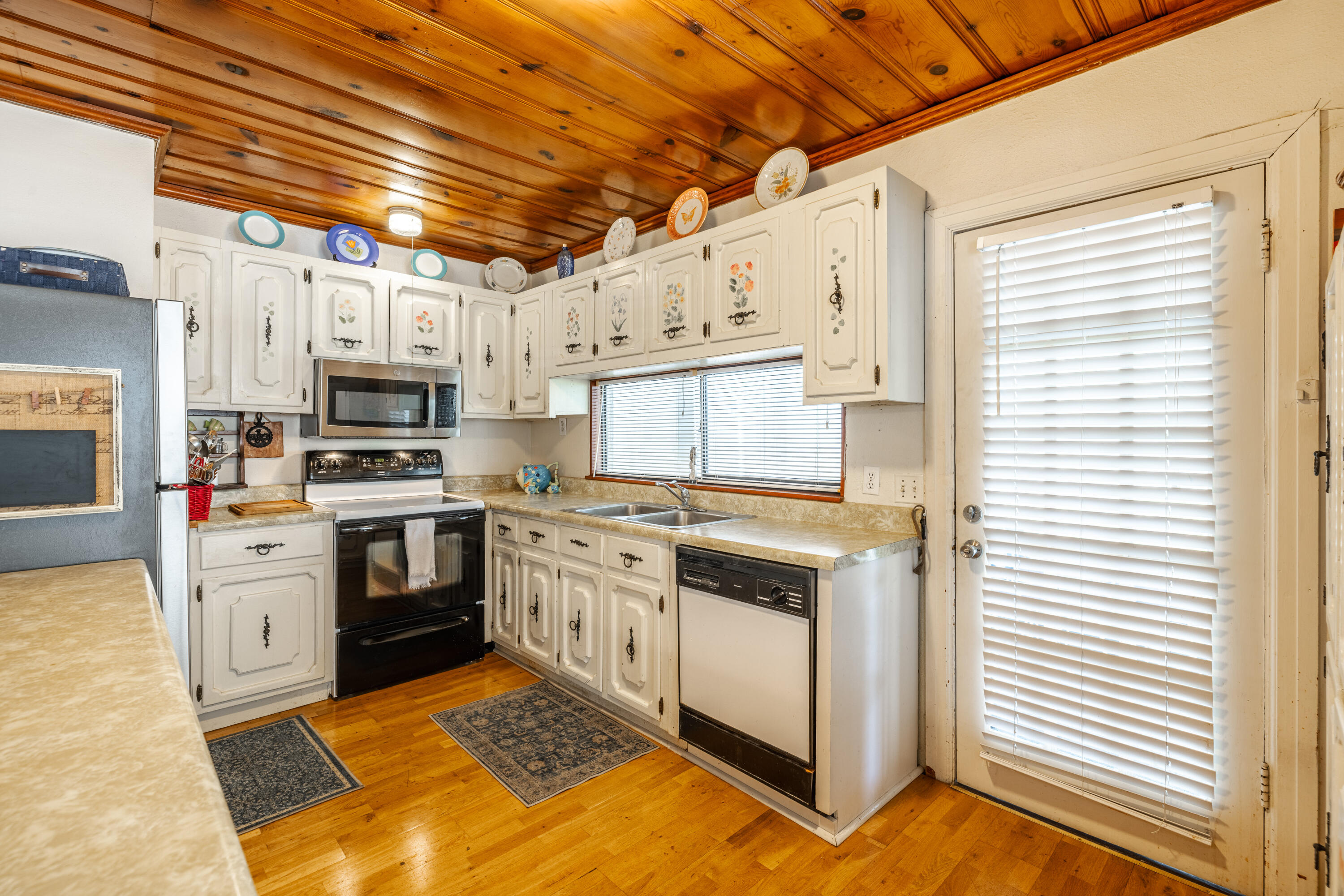 main property photo 19