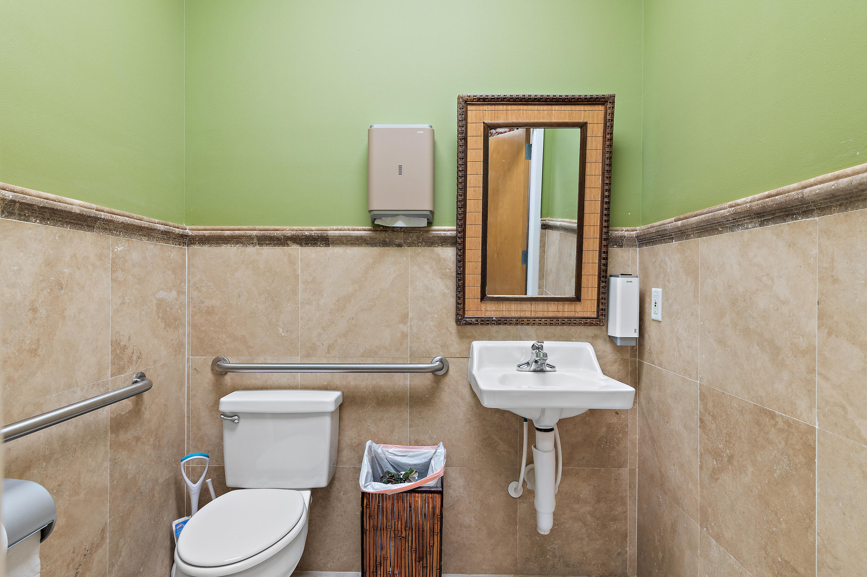 main property photo 9