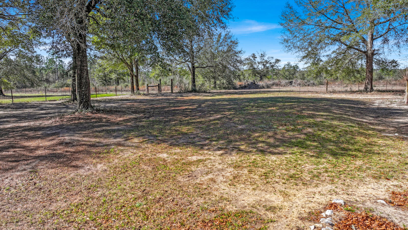 main property photo 40